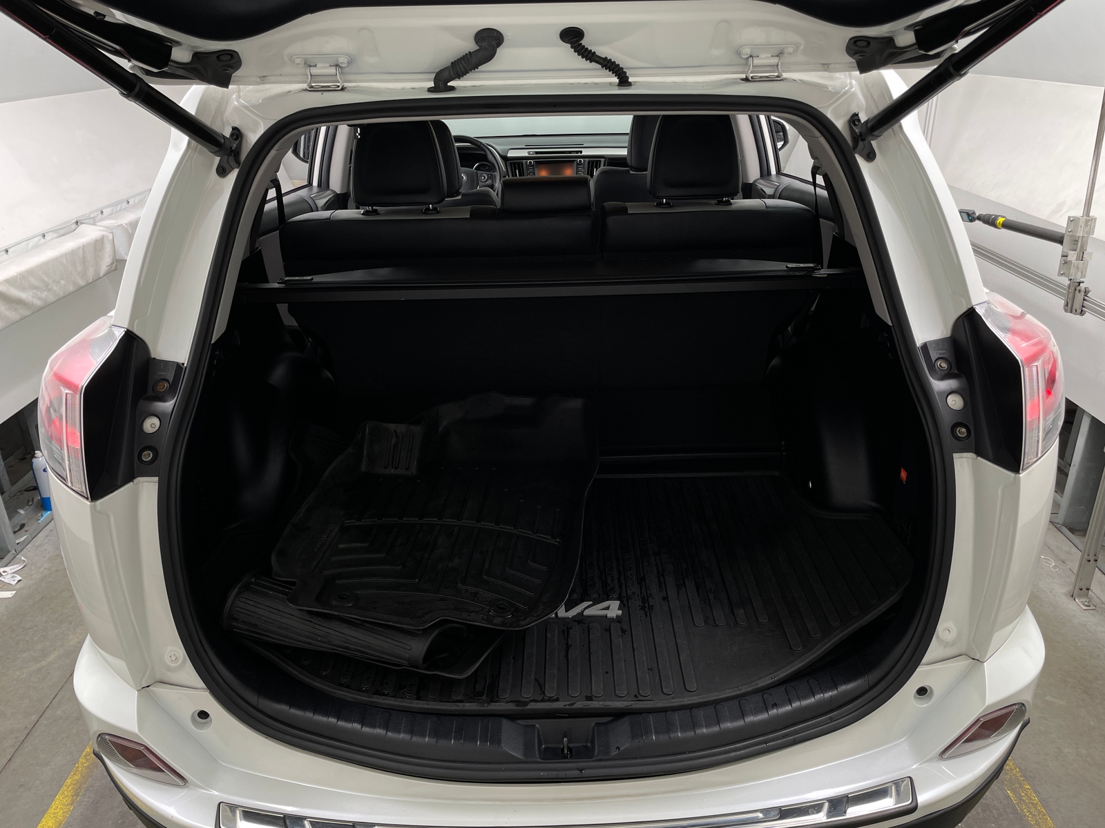 Thumbnail: 2017 Toyota RAV4 - 6