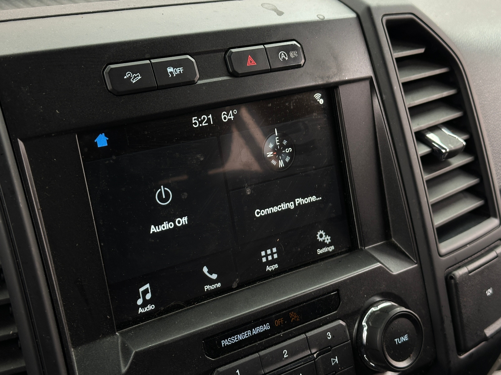 Thumbnail: 2018 Ford Econoline - 4