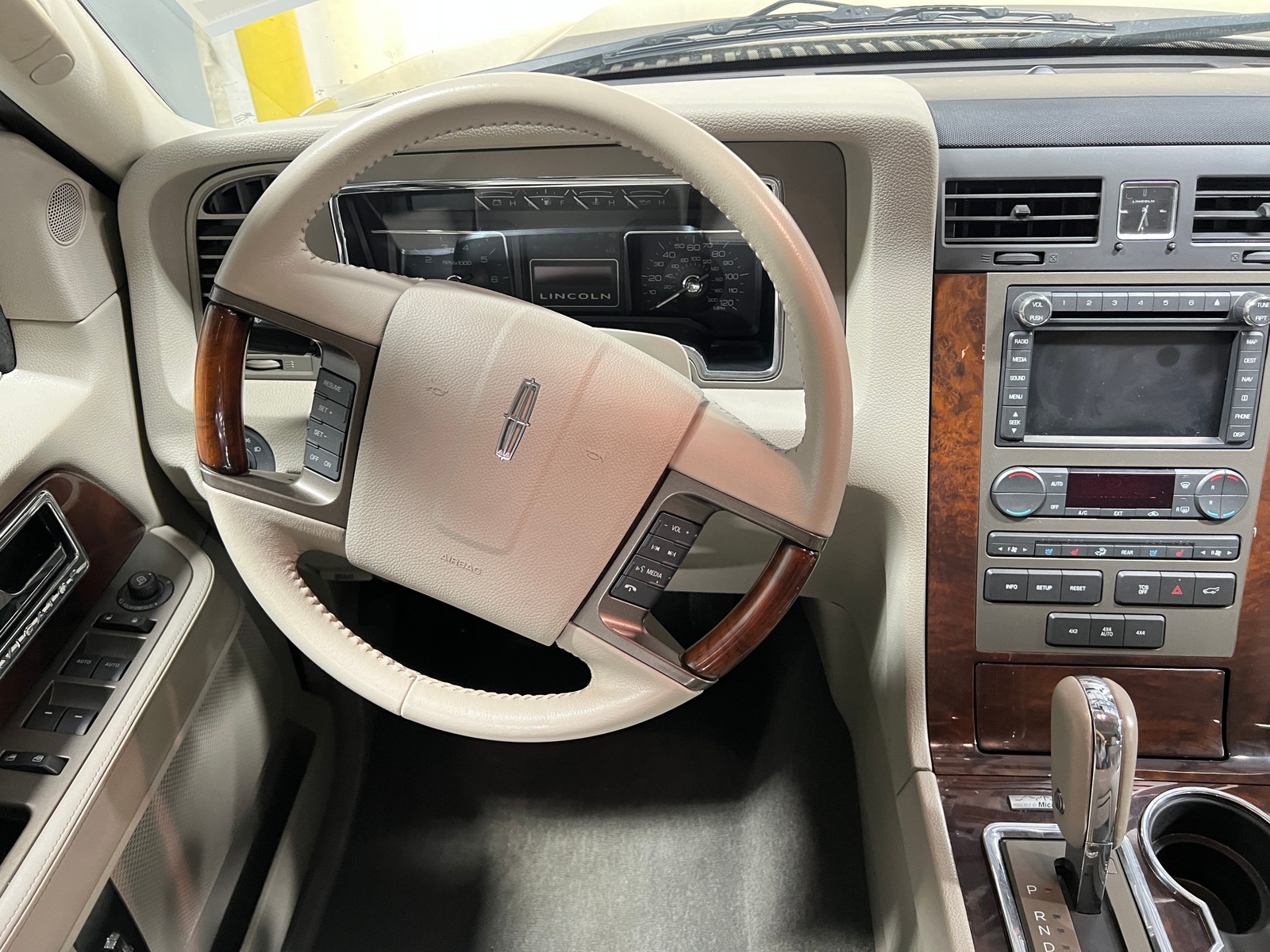 Thumbnail: 2014 Lincoln Navigator - 4