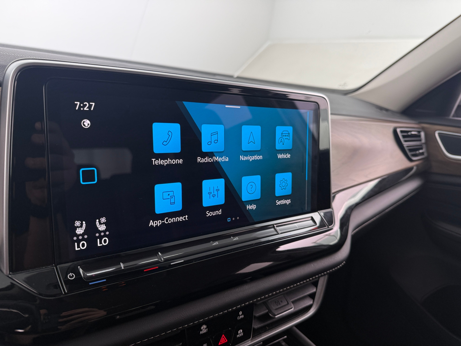 Thumbnail: 2025 Volkswagen Atlas - 3