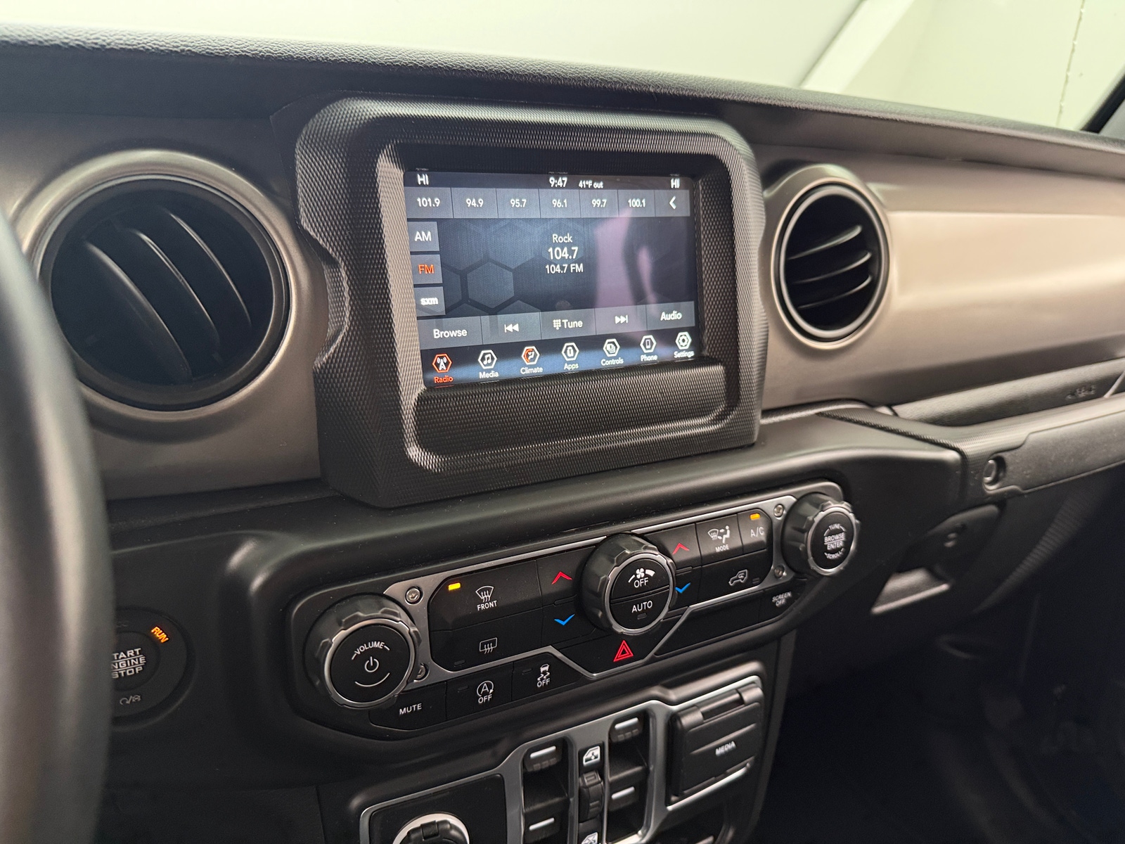 Thumbnail: 2021 Jeep Gladiator - 4