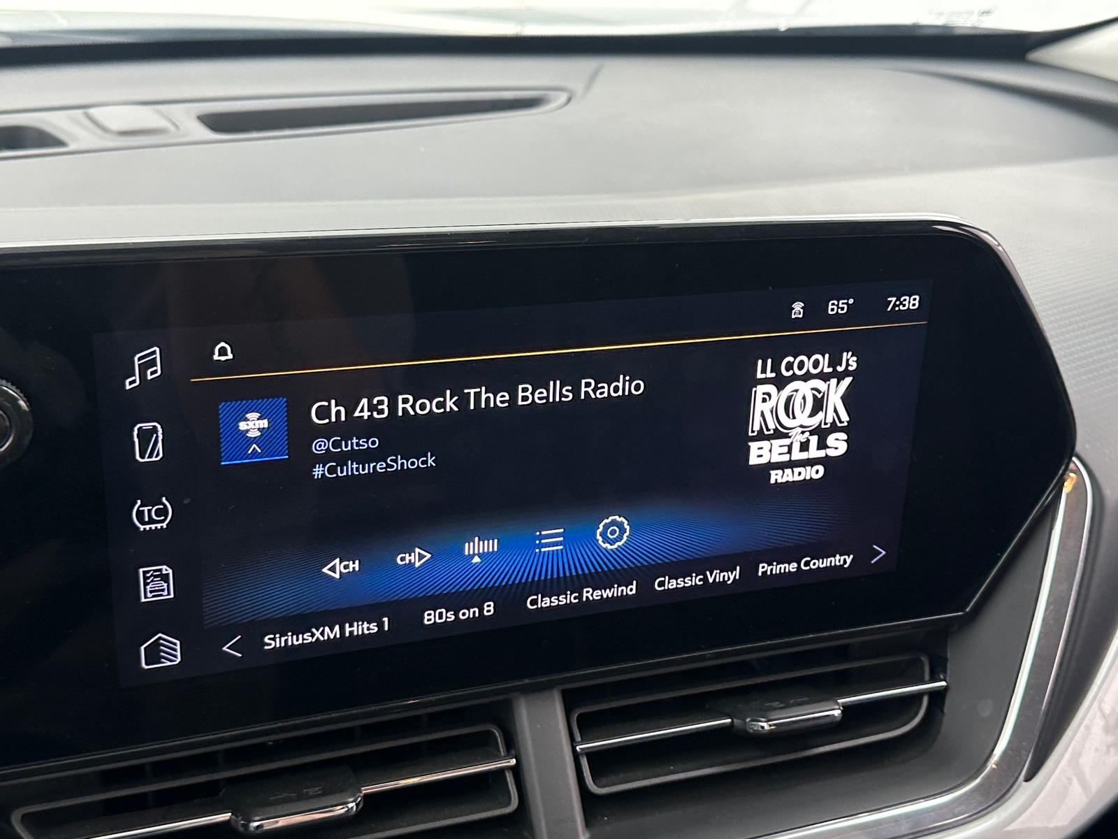 Thumbnail: 2025 Chevrolet Trax - 4