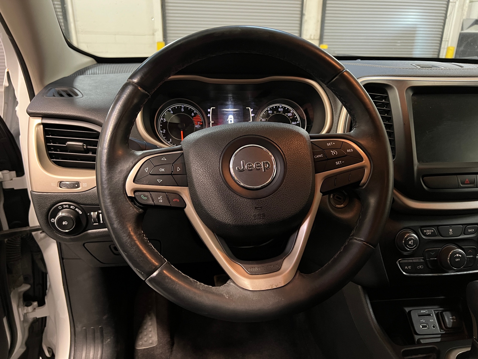 Thumbnail: 2016 Jeep Cherokee - 5