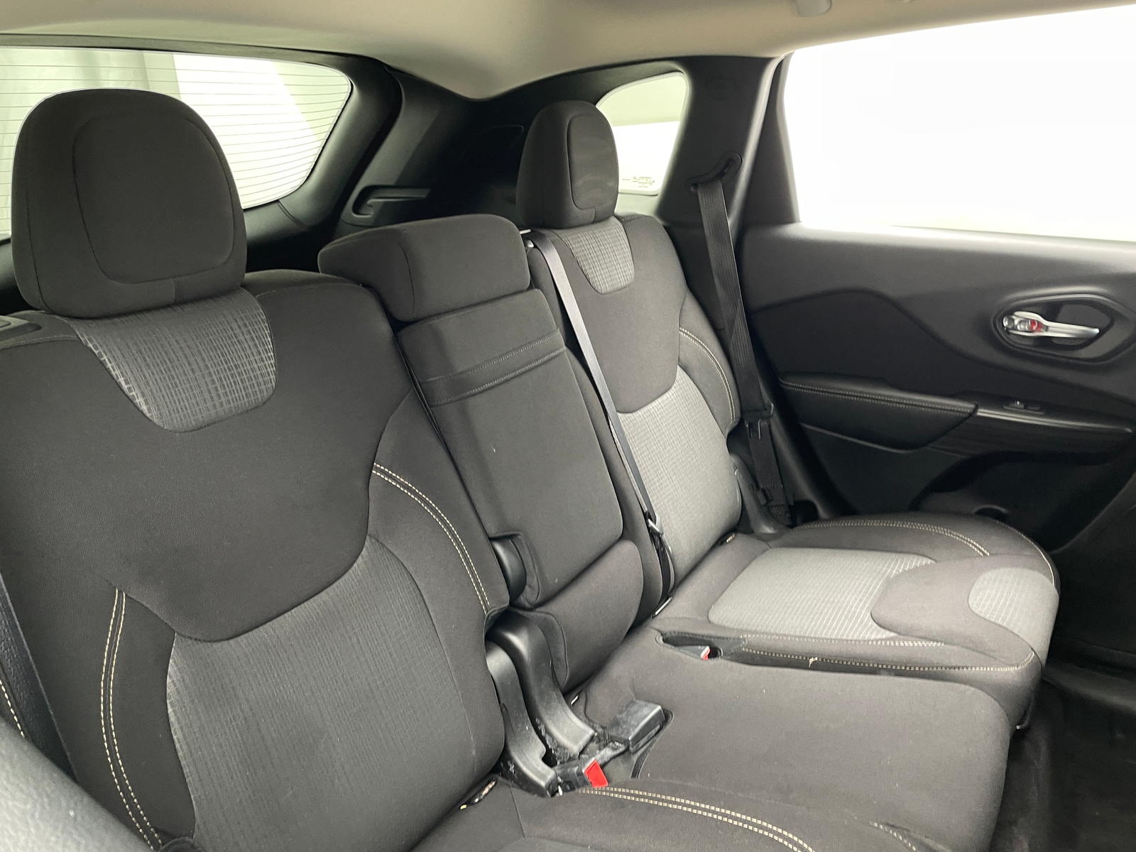 Thumbnail: 2017 Jeep Cherokee - 6