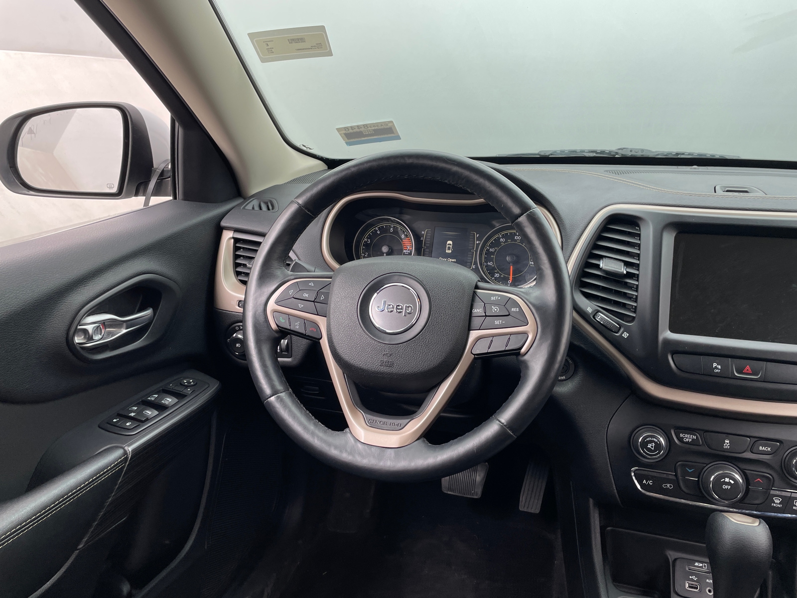 Thumbnail: 2017 Jeep Cherokee - 5