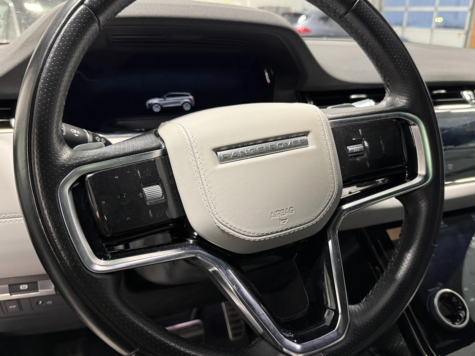 Thumbnail: 2021 Land Rover Range Rover Evoque - 4