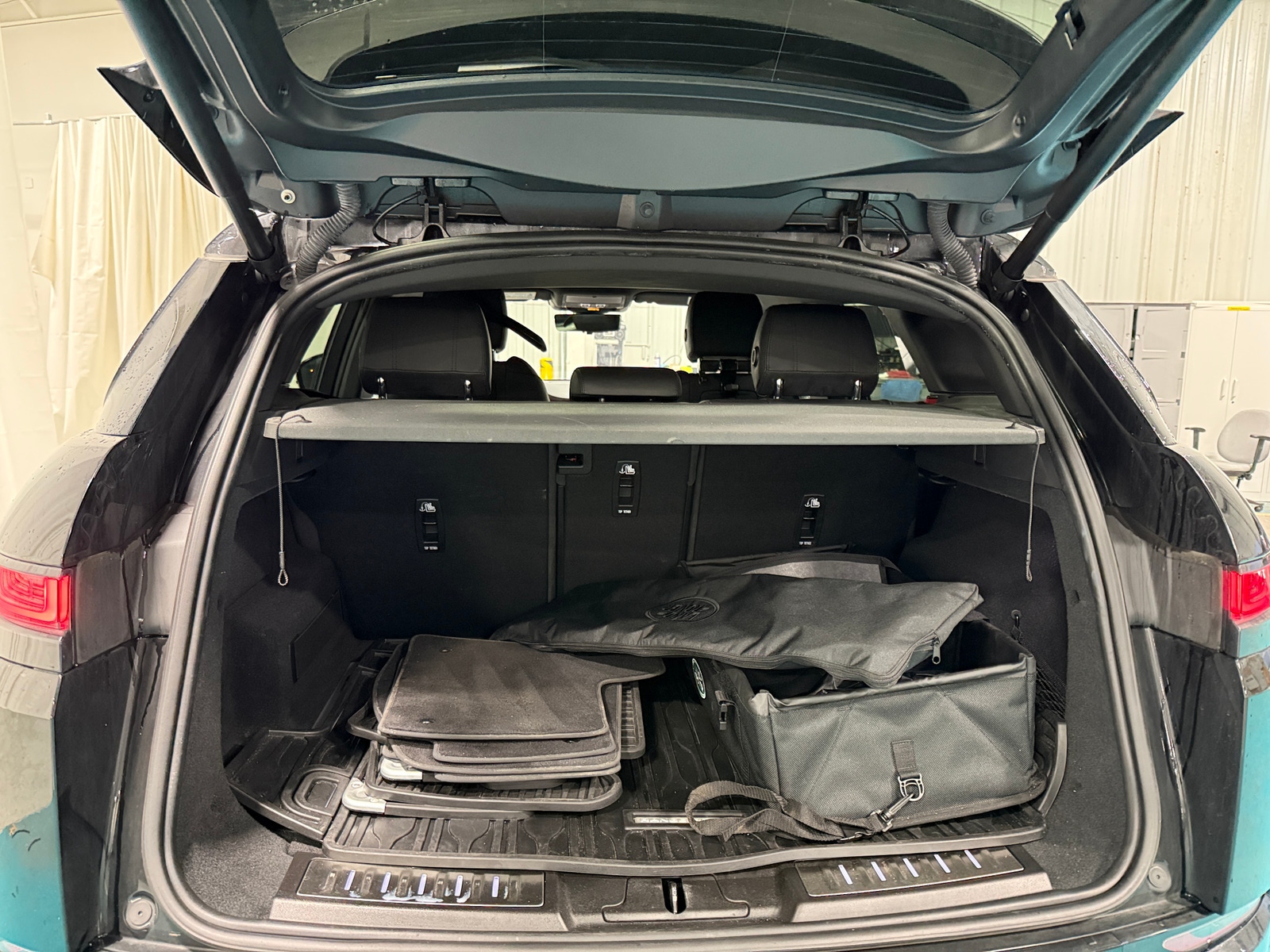 Thumbnail: 2021 Land Rover Range Rover Evoque - 6