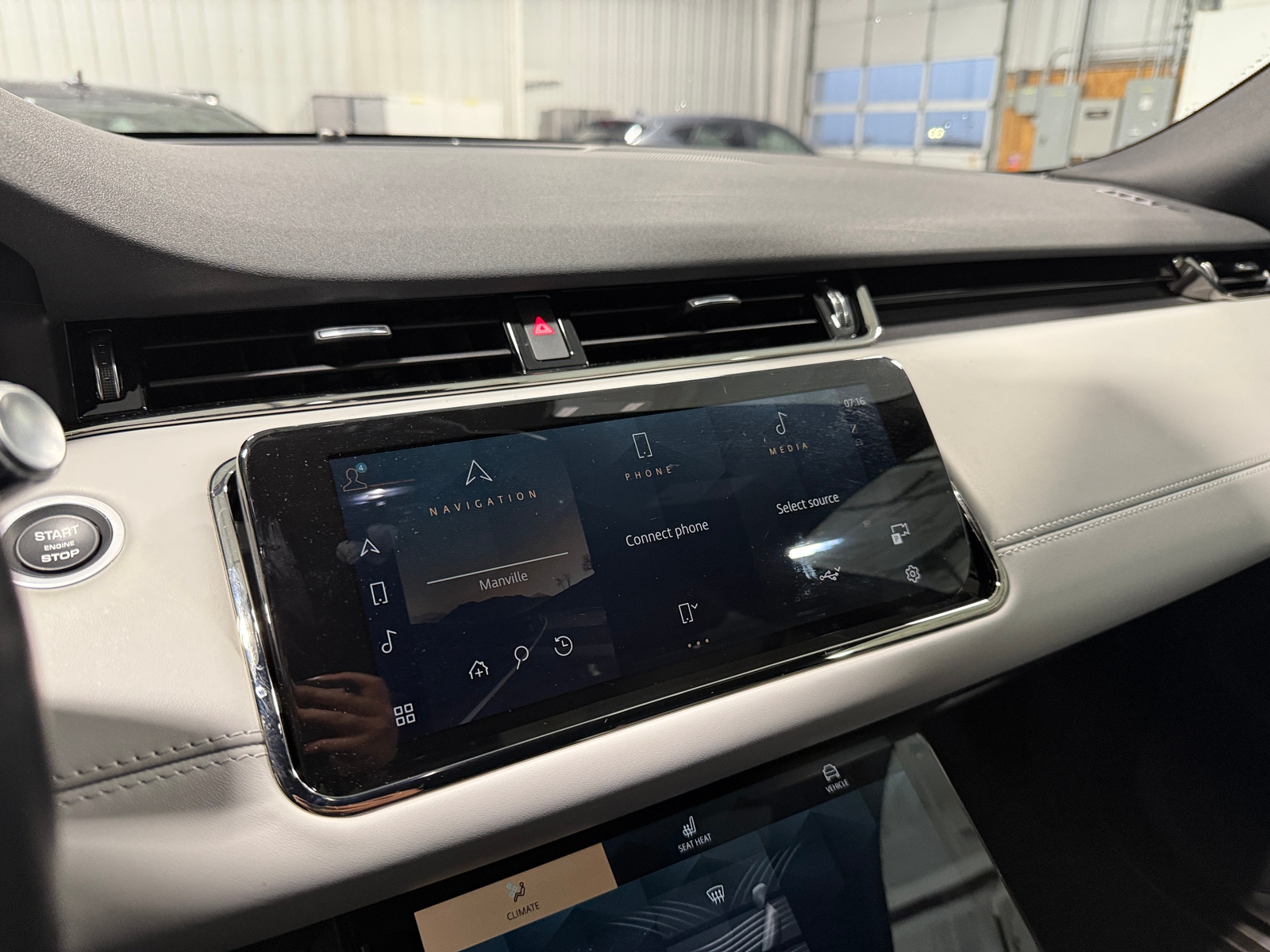 Thumbnail: 2021 Land Rover Range Rover Evoque - 3