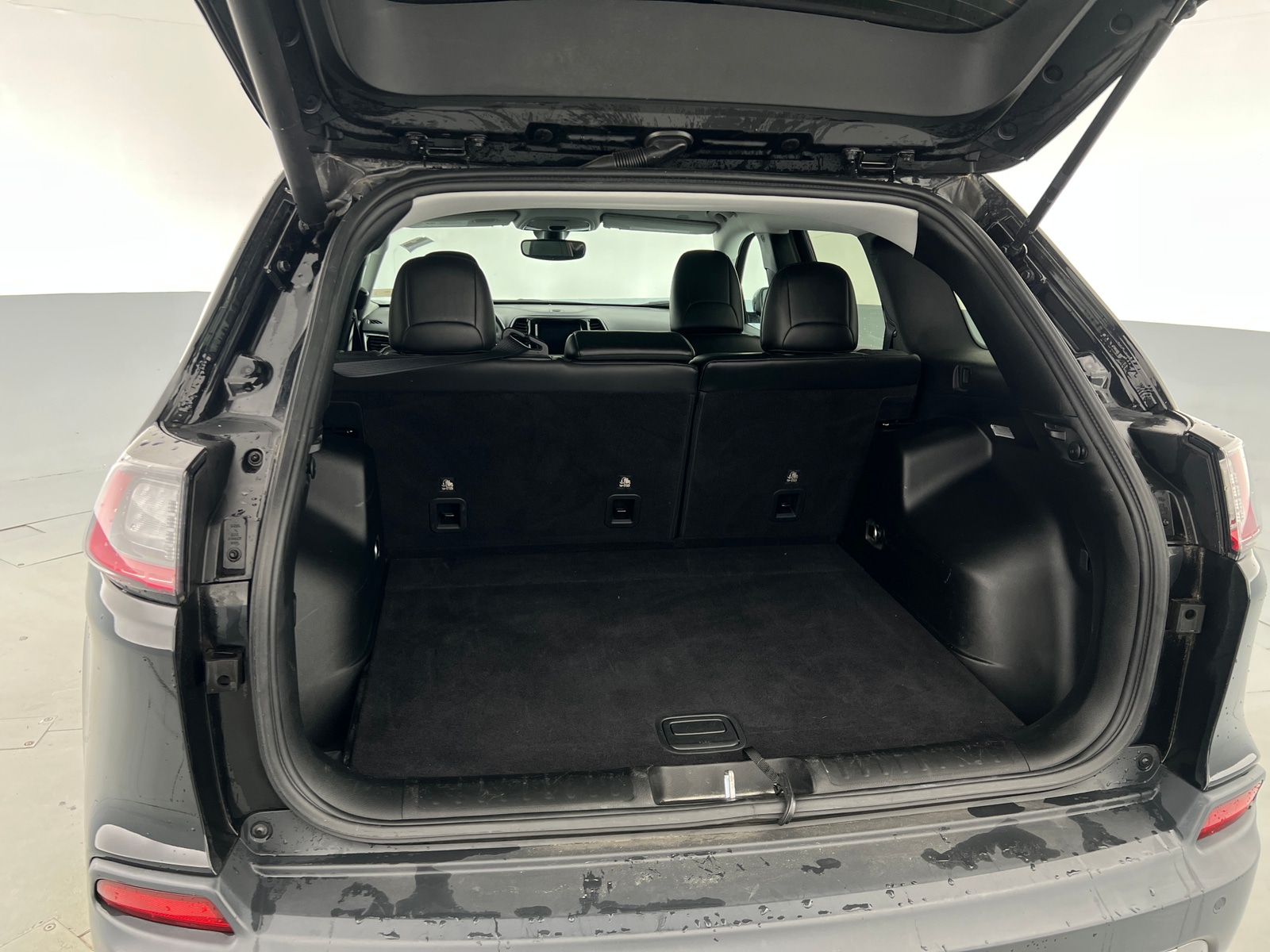 Thumbnail: 2019 Jeep Cherokee - 6