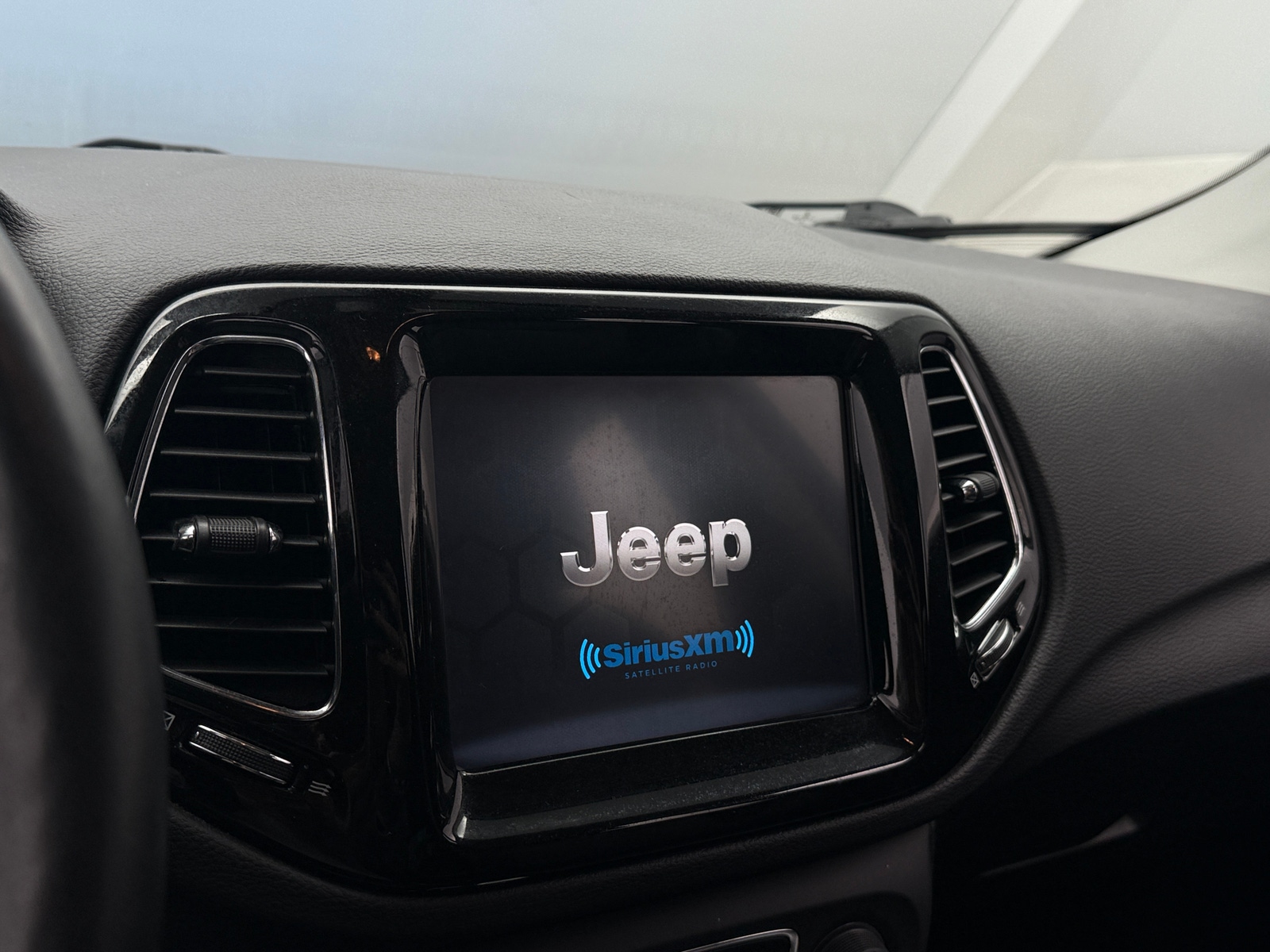 Thumbnail: 2019 Jeep Compass - 3