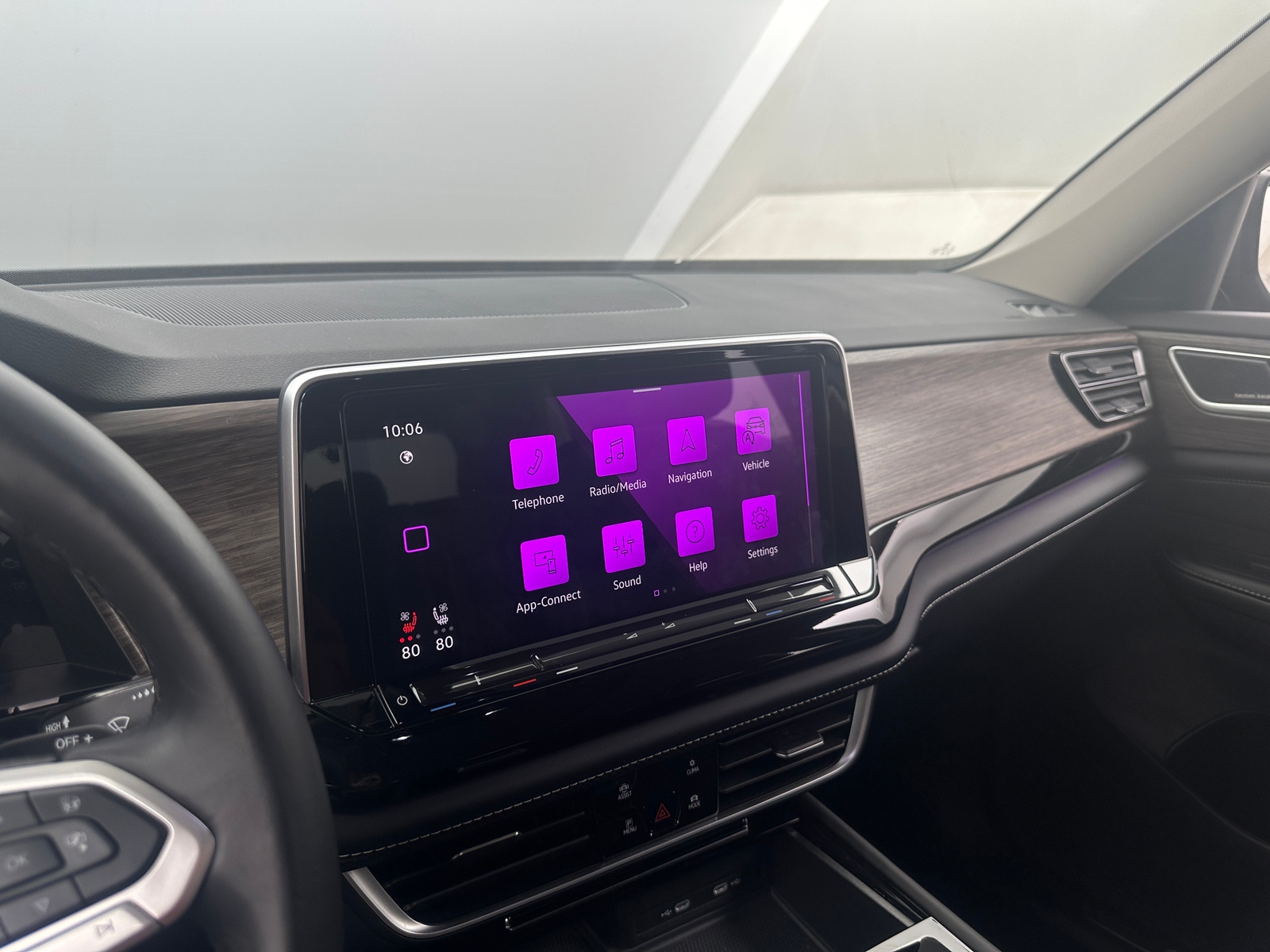 Thumbnail: 2024 Volkswagen Atlas - 3