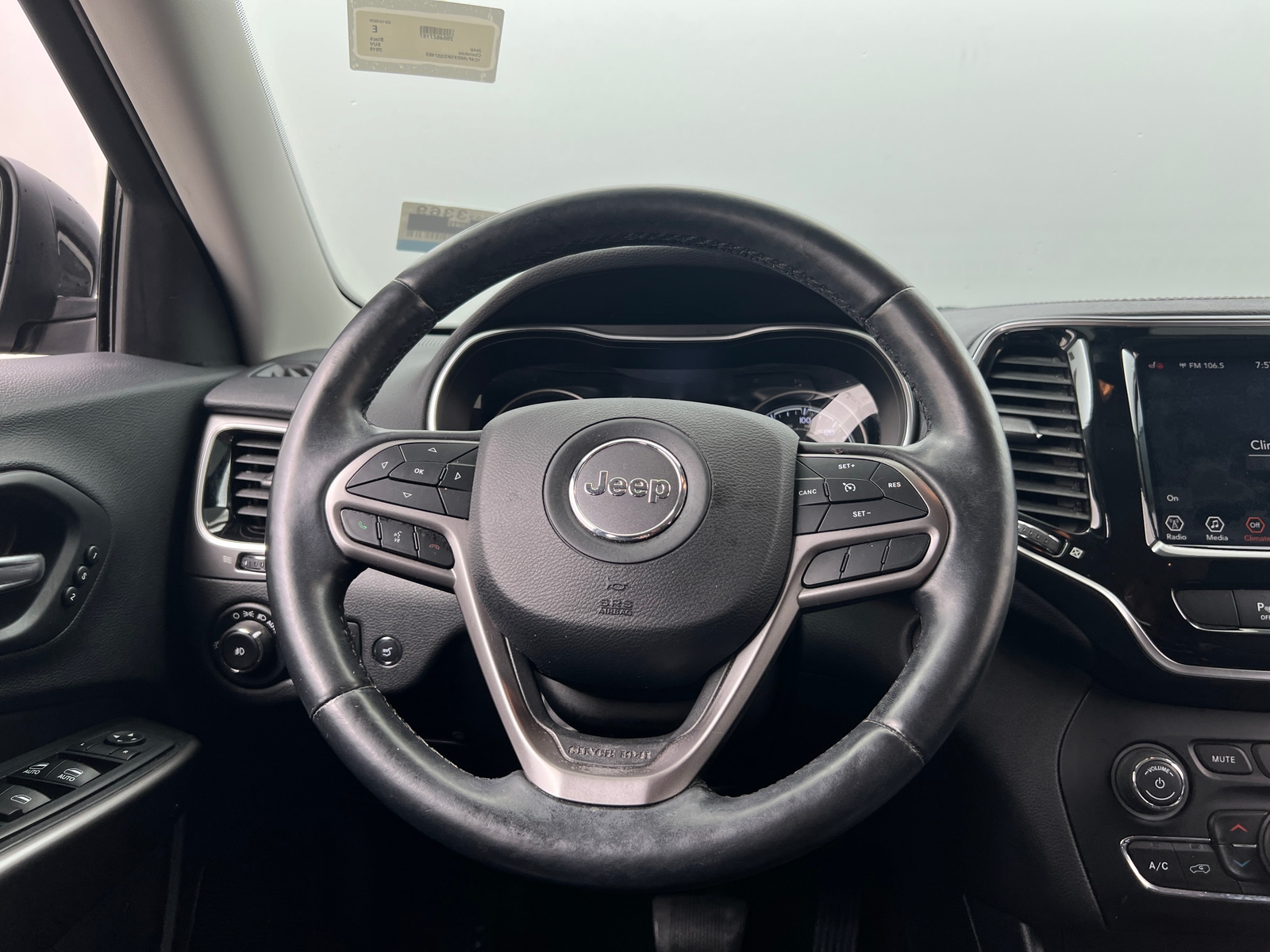 Thumbnail: 2019 Jeep Cherokee - 4