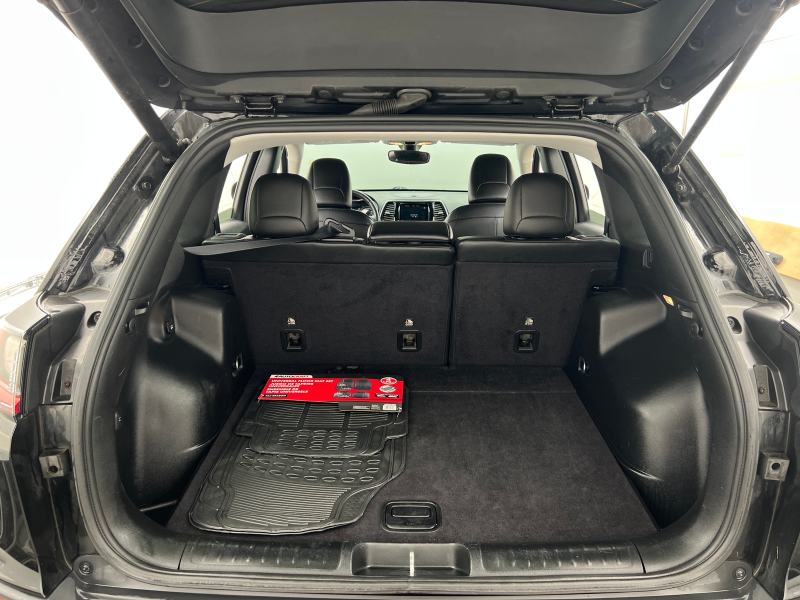 Thumbnail: 2019 Jeep Cherokee - 6