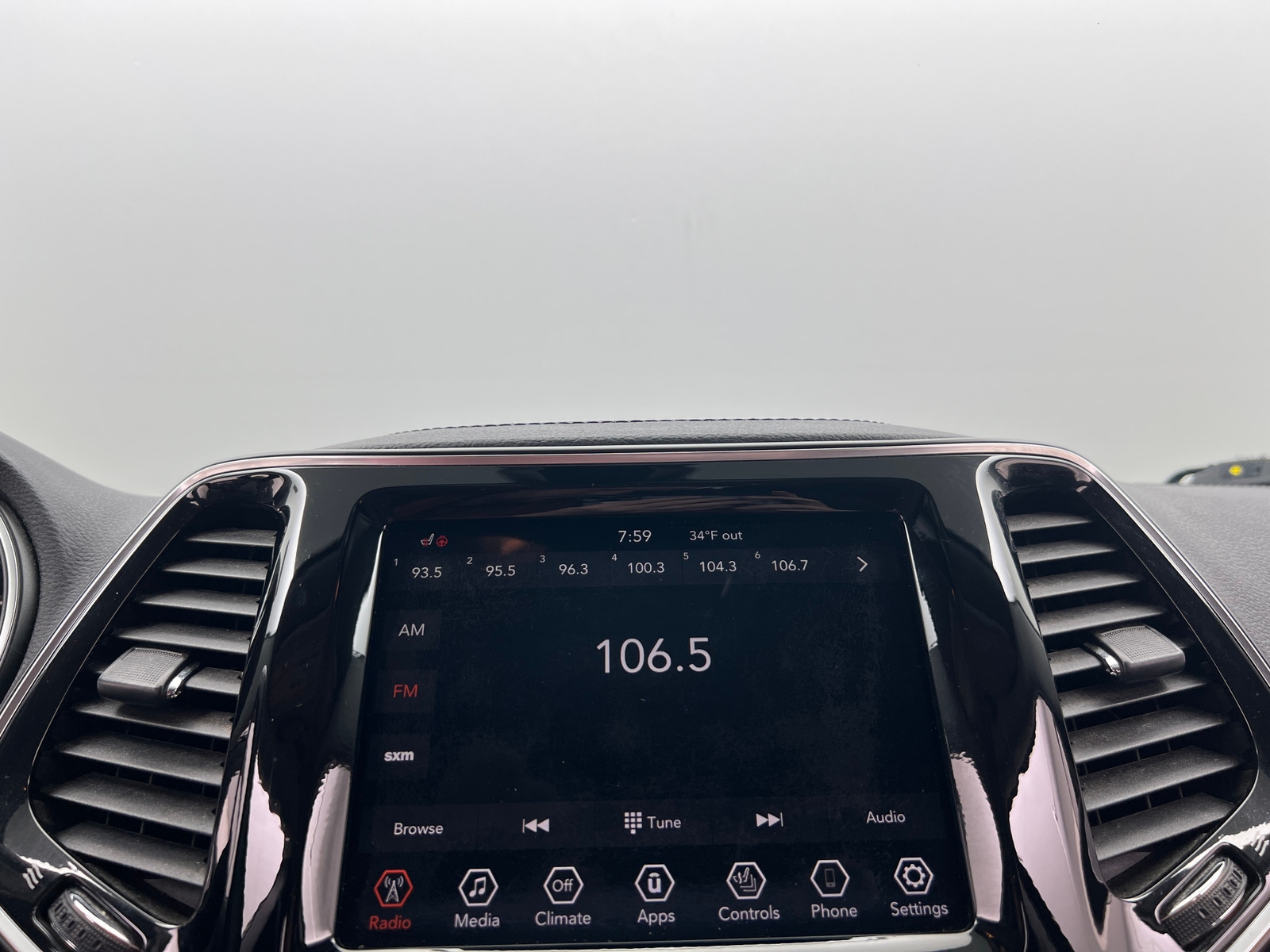 Thumbnail: 2019 Jeep Cherokee - 3