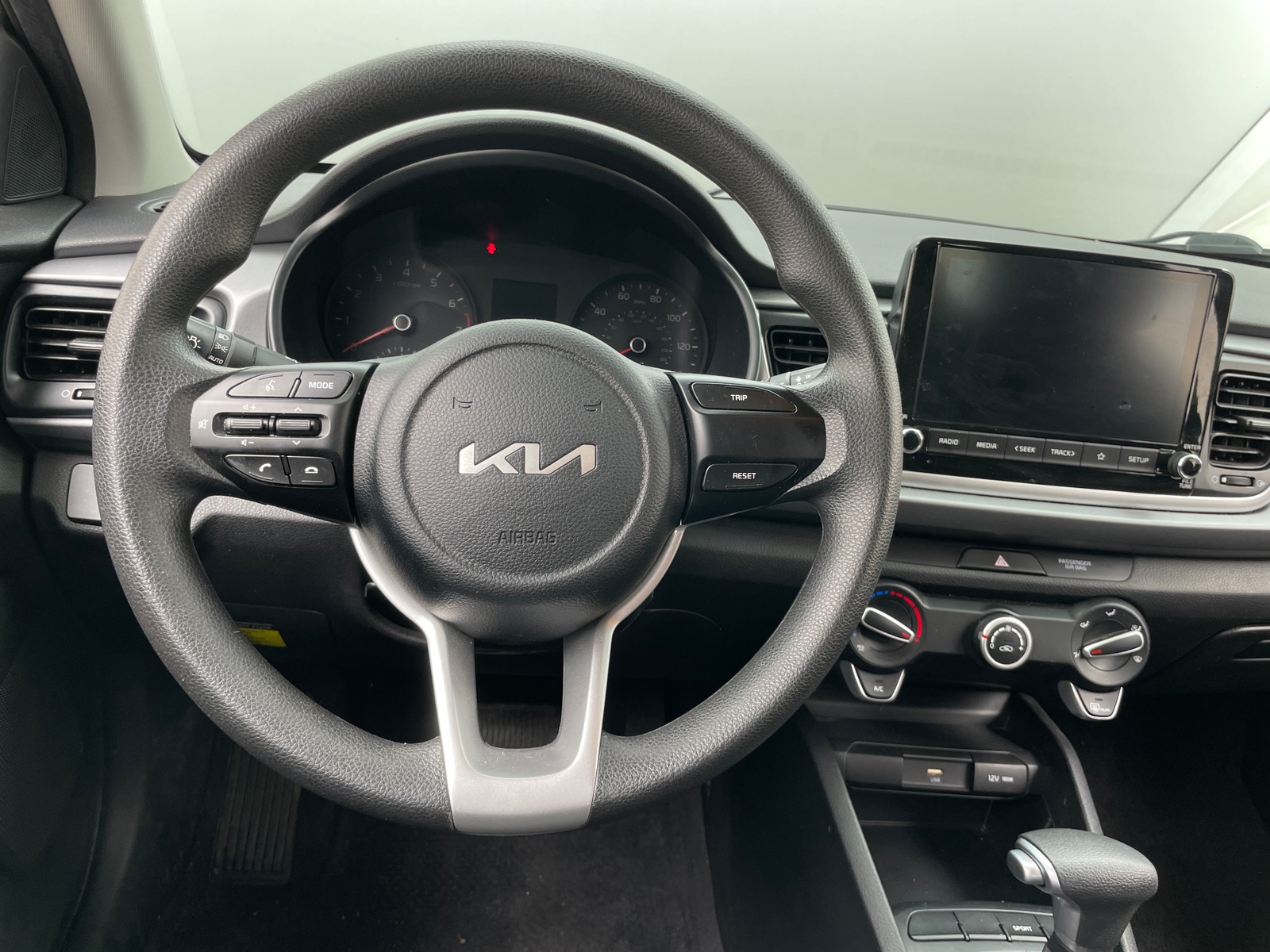 Thumbnail: 2023 Kia Rio - 5