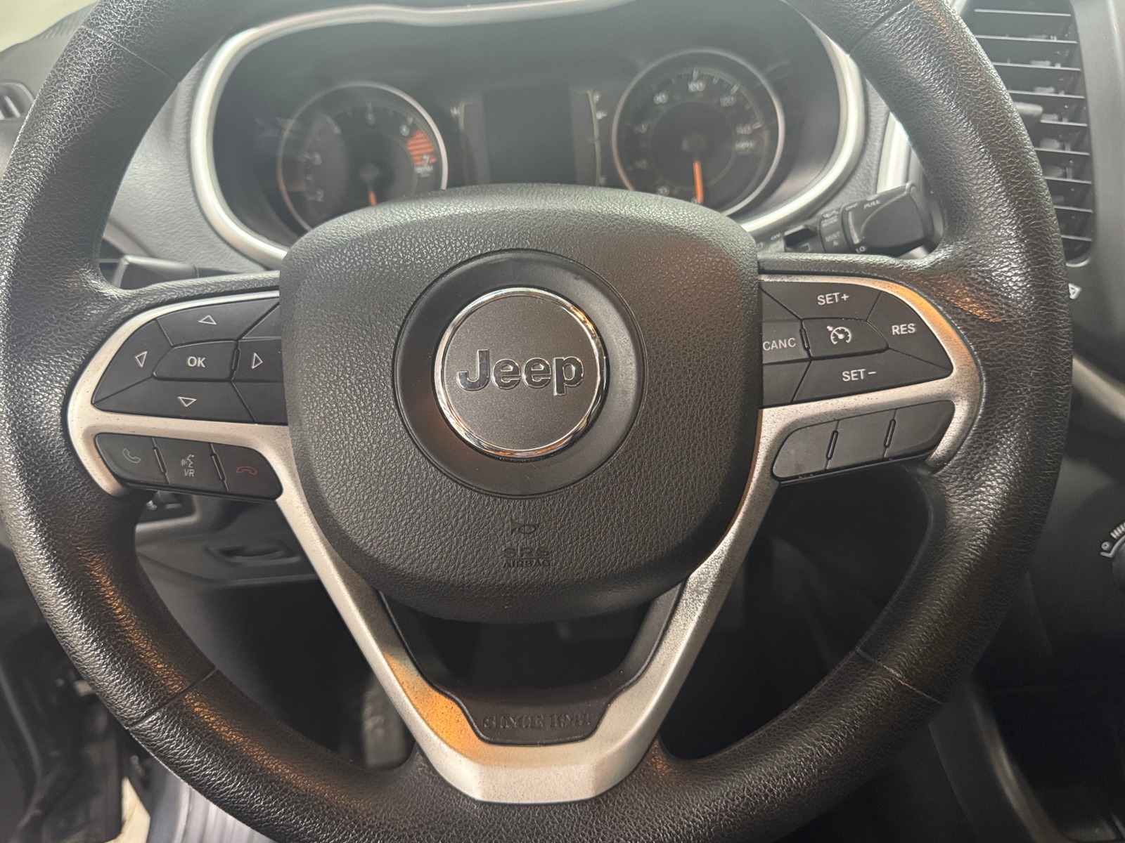 Thumbnail: 2016 Jeep Cherokee - 5