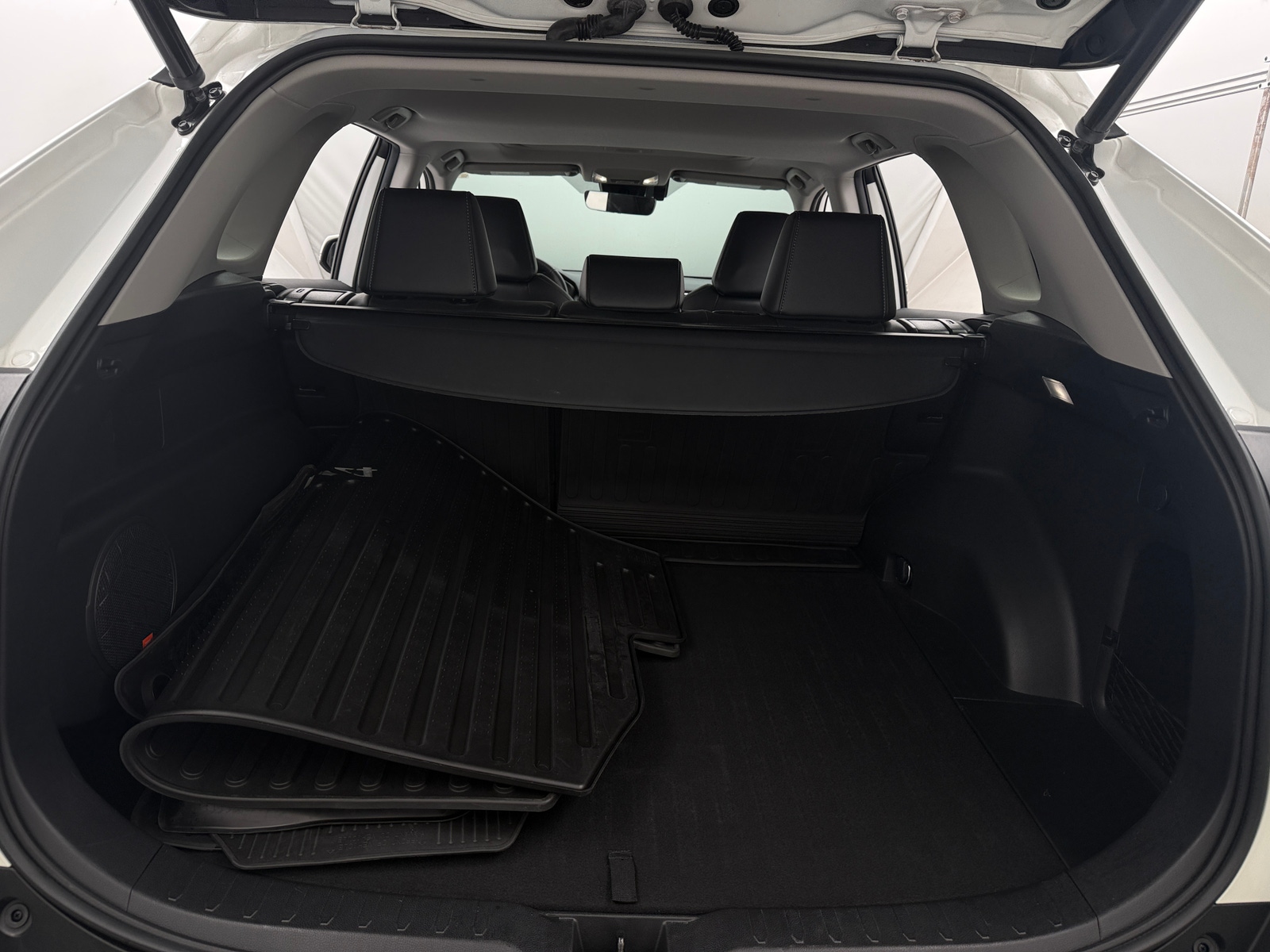 Thumbnail: 2022 Toyota RAV4 - 6