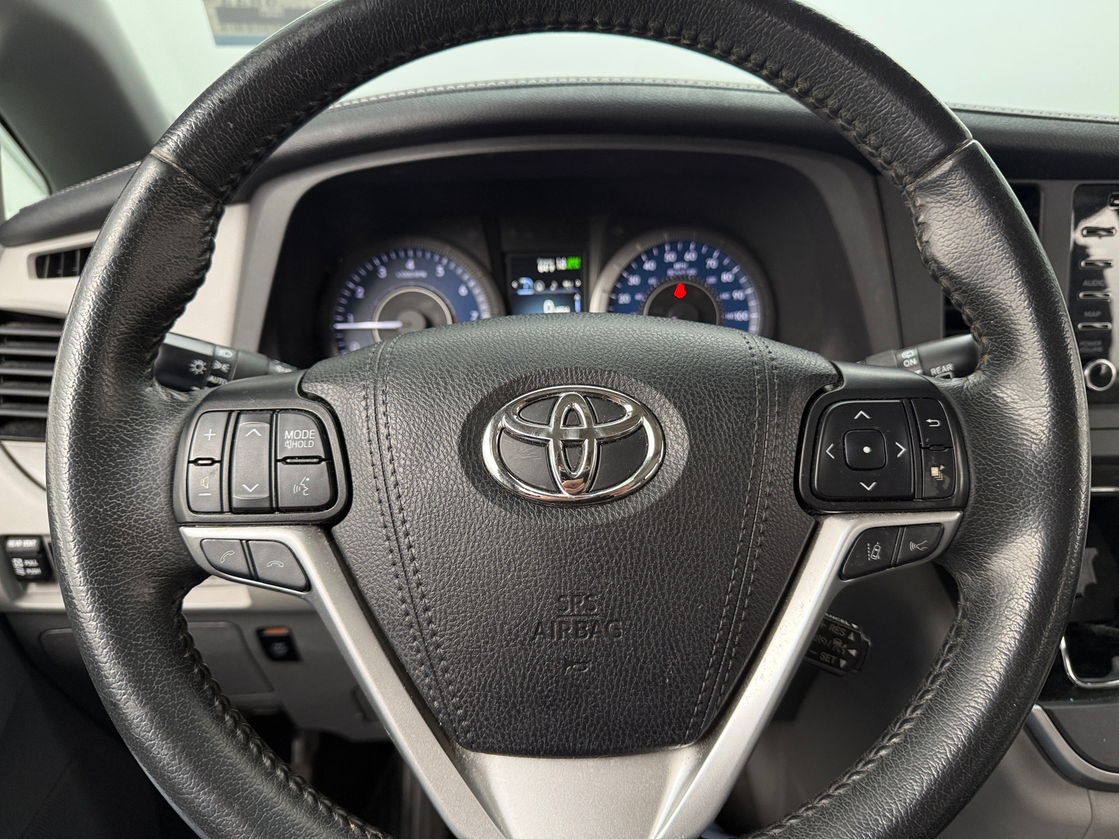 Thumbnail: 2020 Toyota Sienna - 4