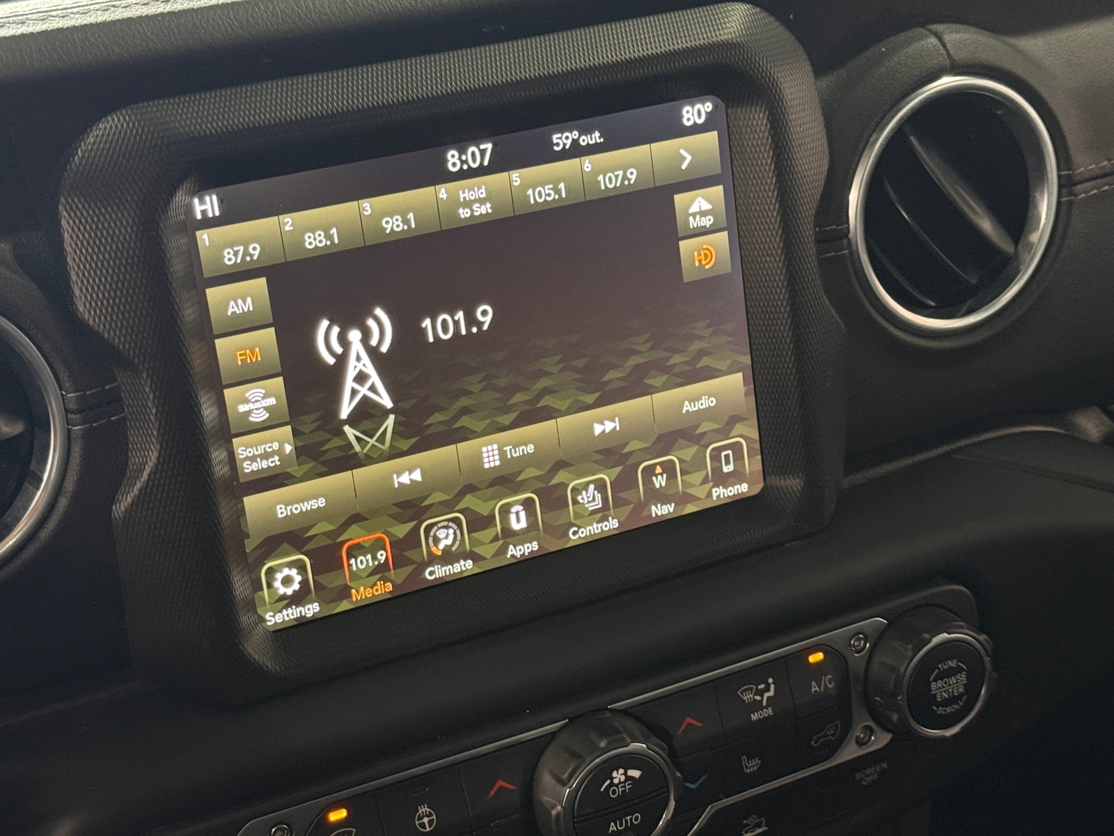 Thumbnail: 2020 Jeep Gladiator - 3