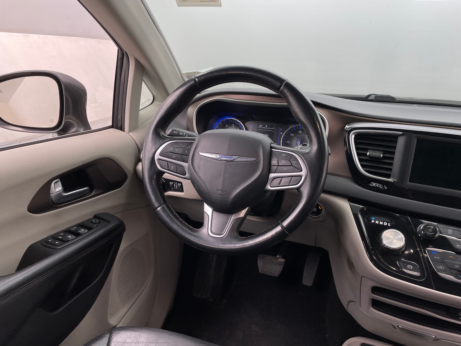 Thumbnail: 2018 Chrysler Pacifica - 4