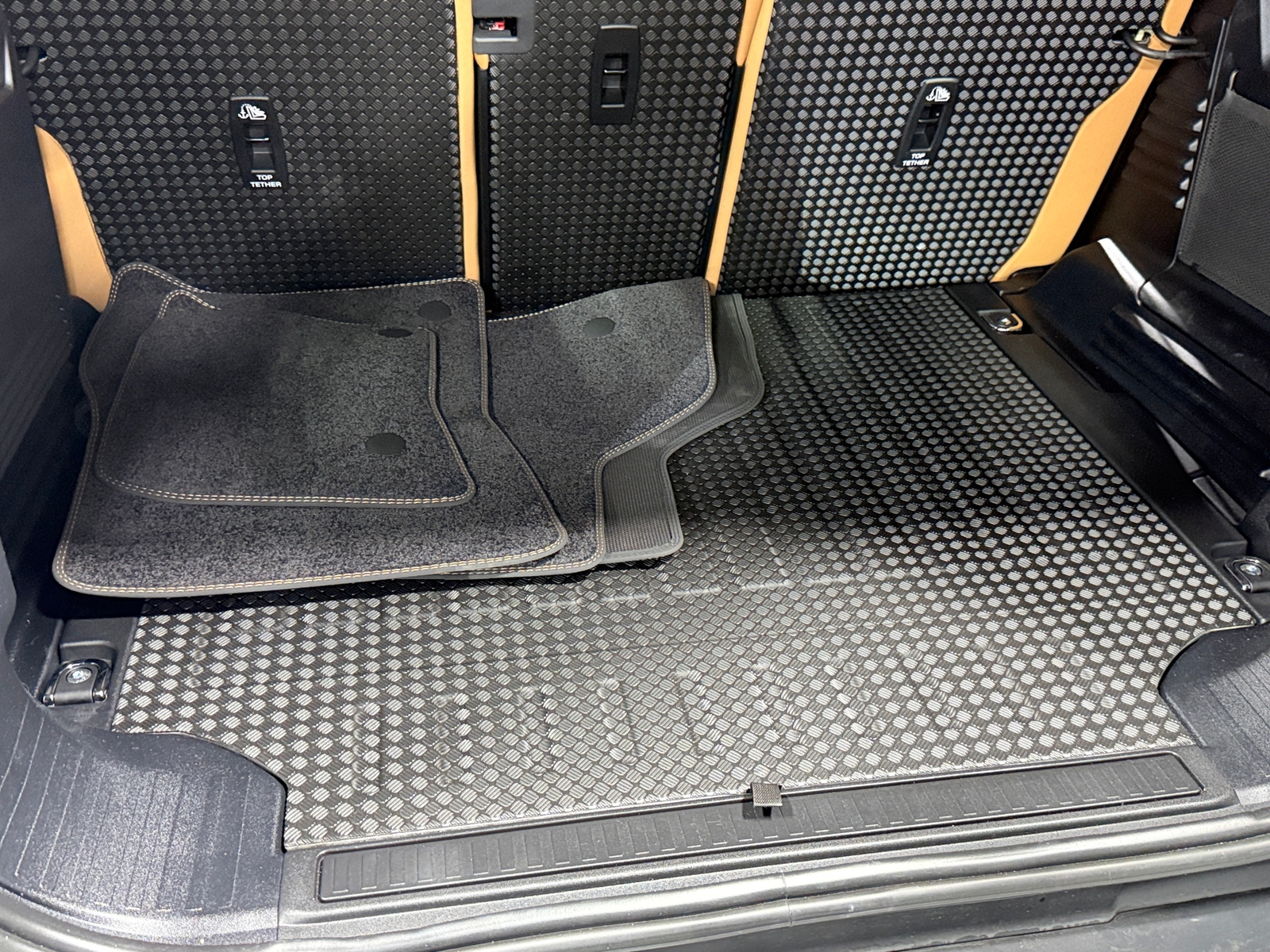 Thumbnail: 2023 Land Rover Defender - 6