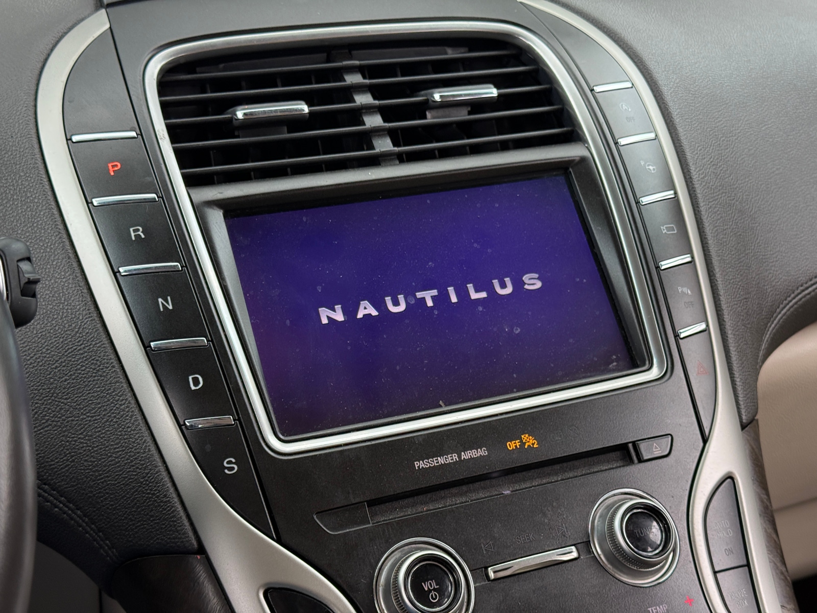 Thumbnail: 2019 Lincoln Nautilus - 3