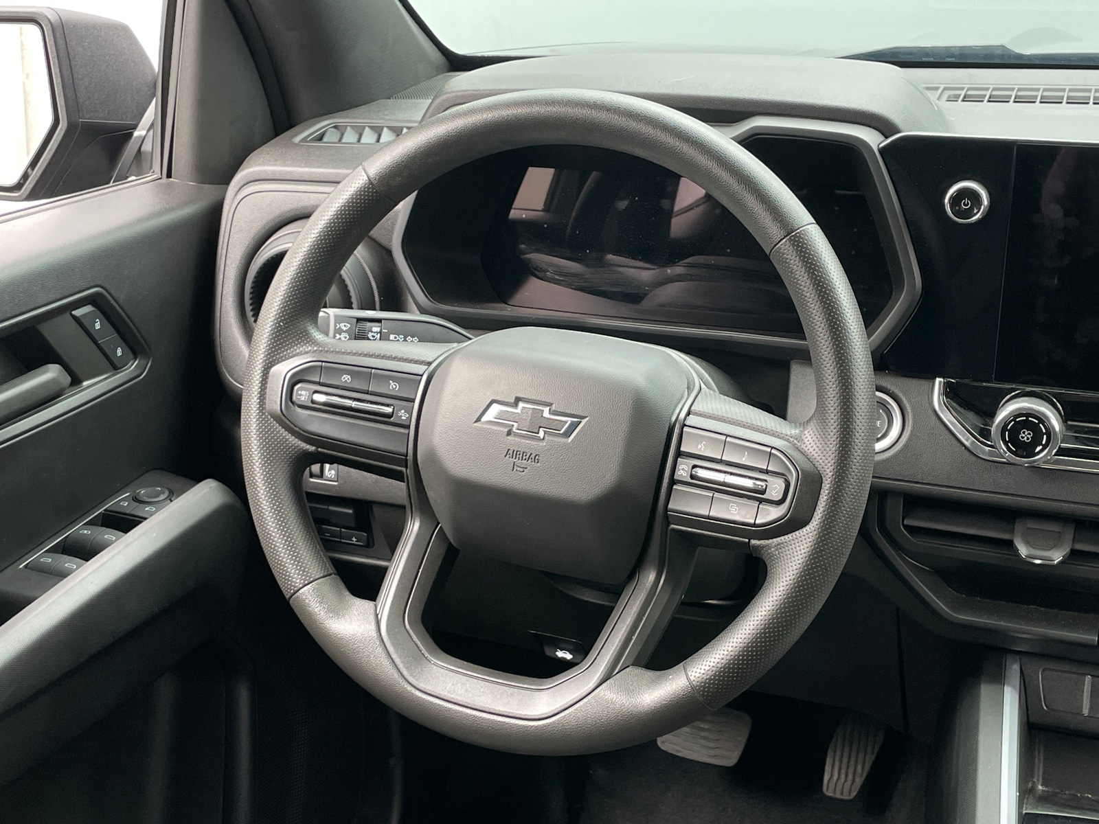 Thumbnail: 2024 Chevrolet Colorado - 5