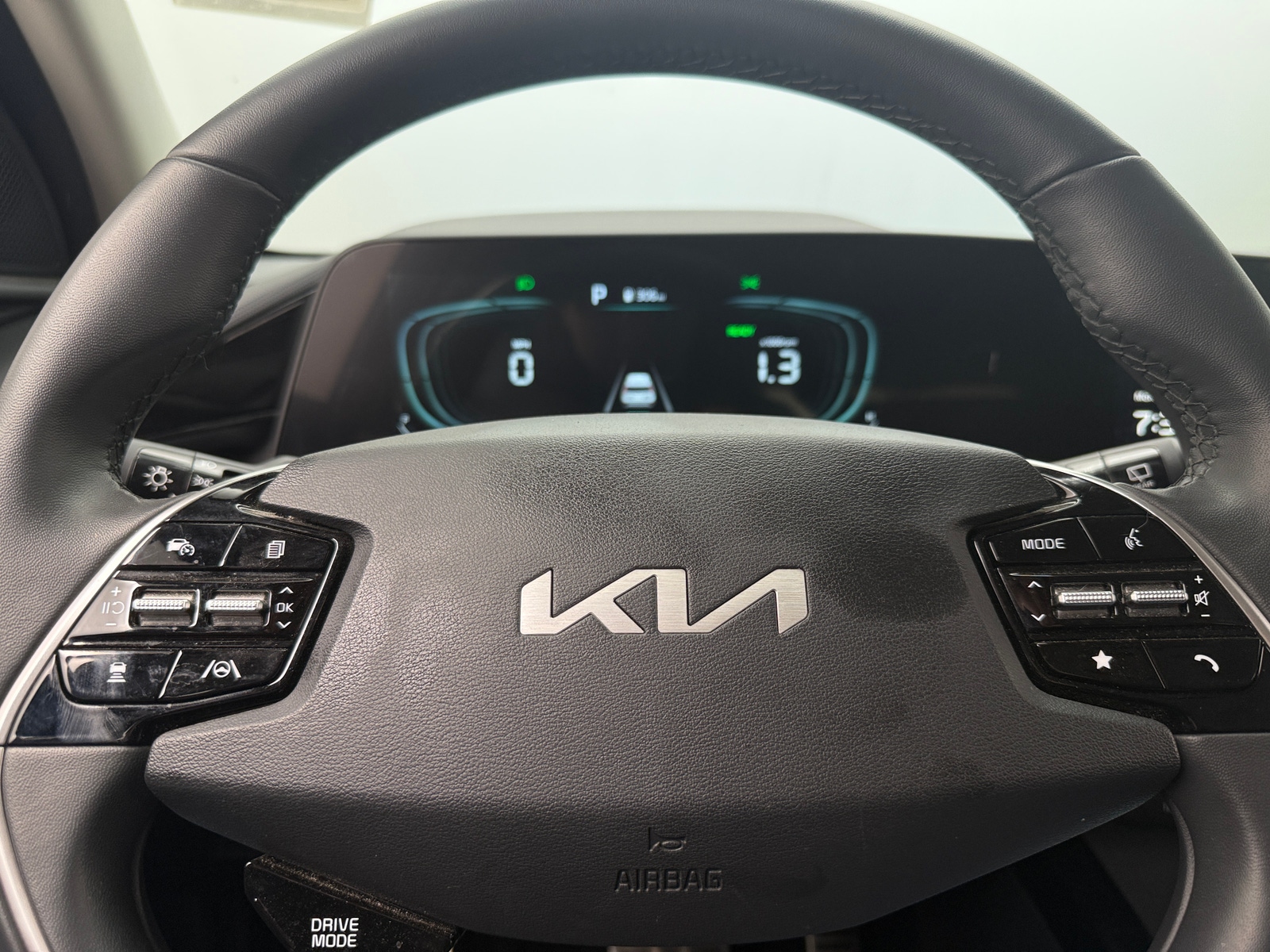 Thumbnail: 2023 Kia Niro - 4