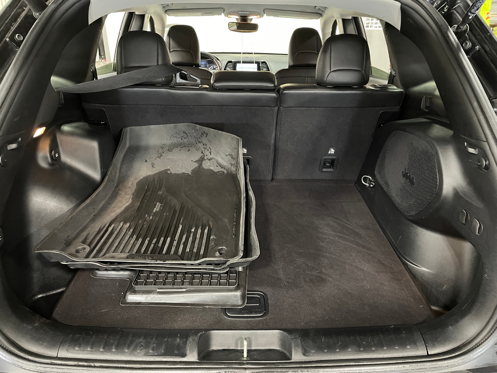 Thumbnail: 2020 Jeep Cherokee - 6