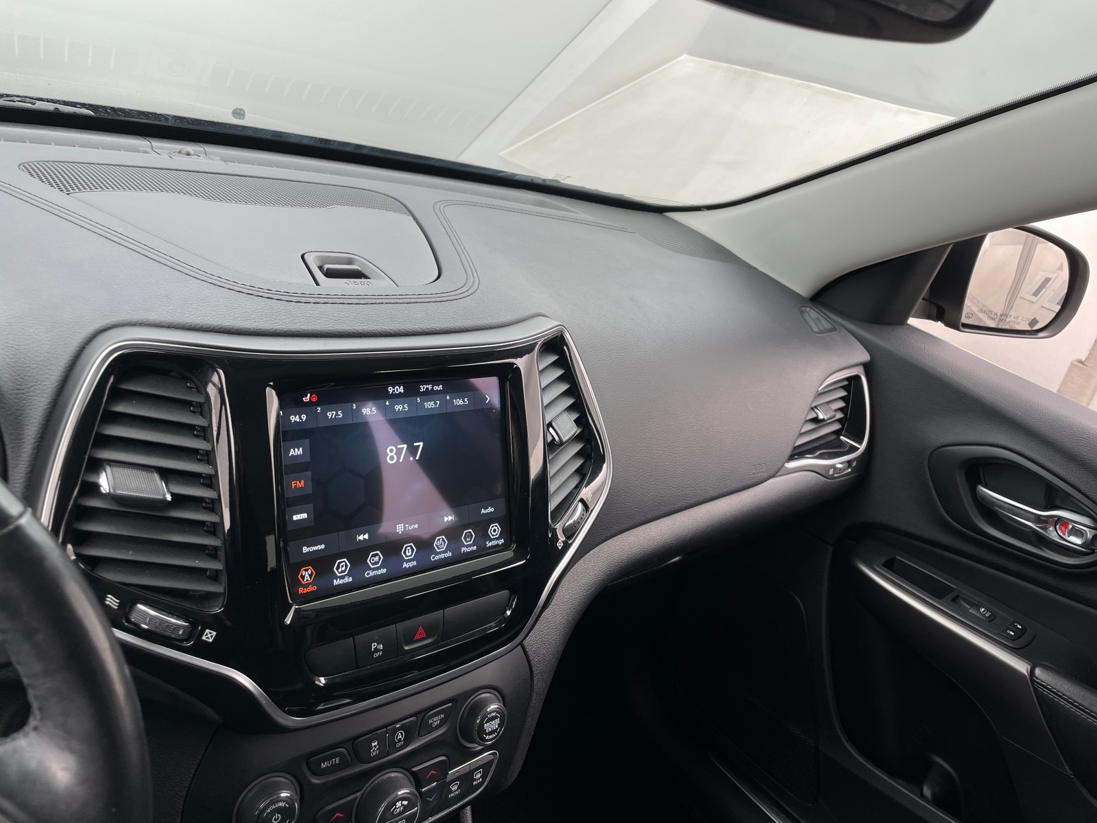 Thumbnail: 2020 Jeep Cherokee - 3