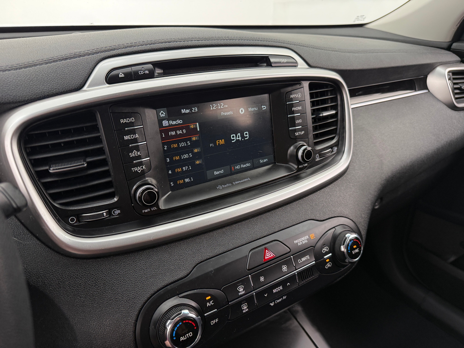 Thumbnail: 2018 Kia Sorento - 4