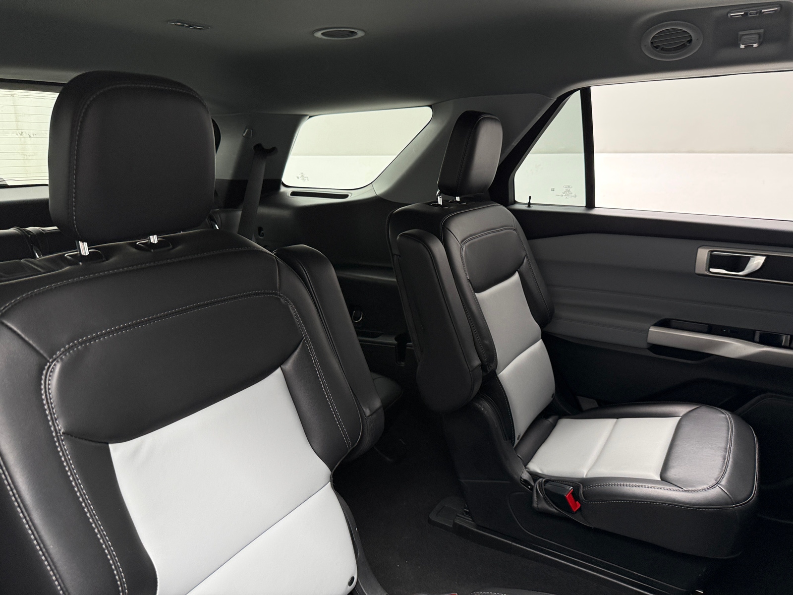 Thumbnail: 2022 Ford Explorer - 6