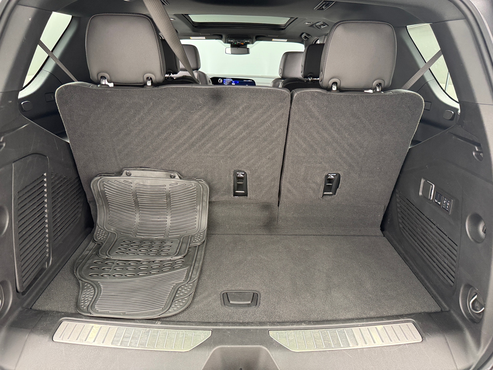 Thumbnail: 2025 Chevrolet Tahoe - 6