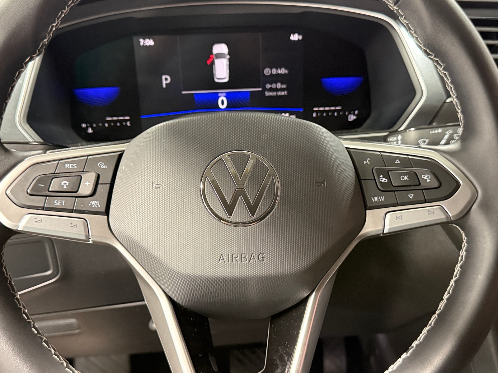 Thumbnail: 2023 Volkswagen Tiguan - 4