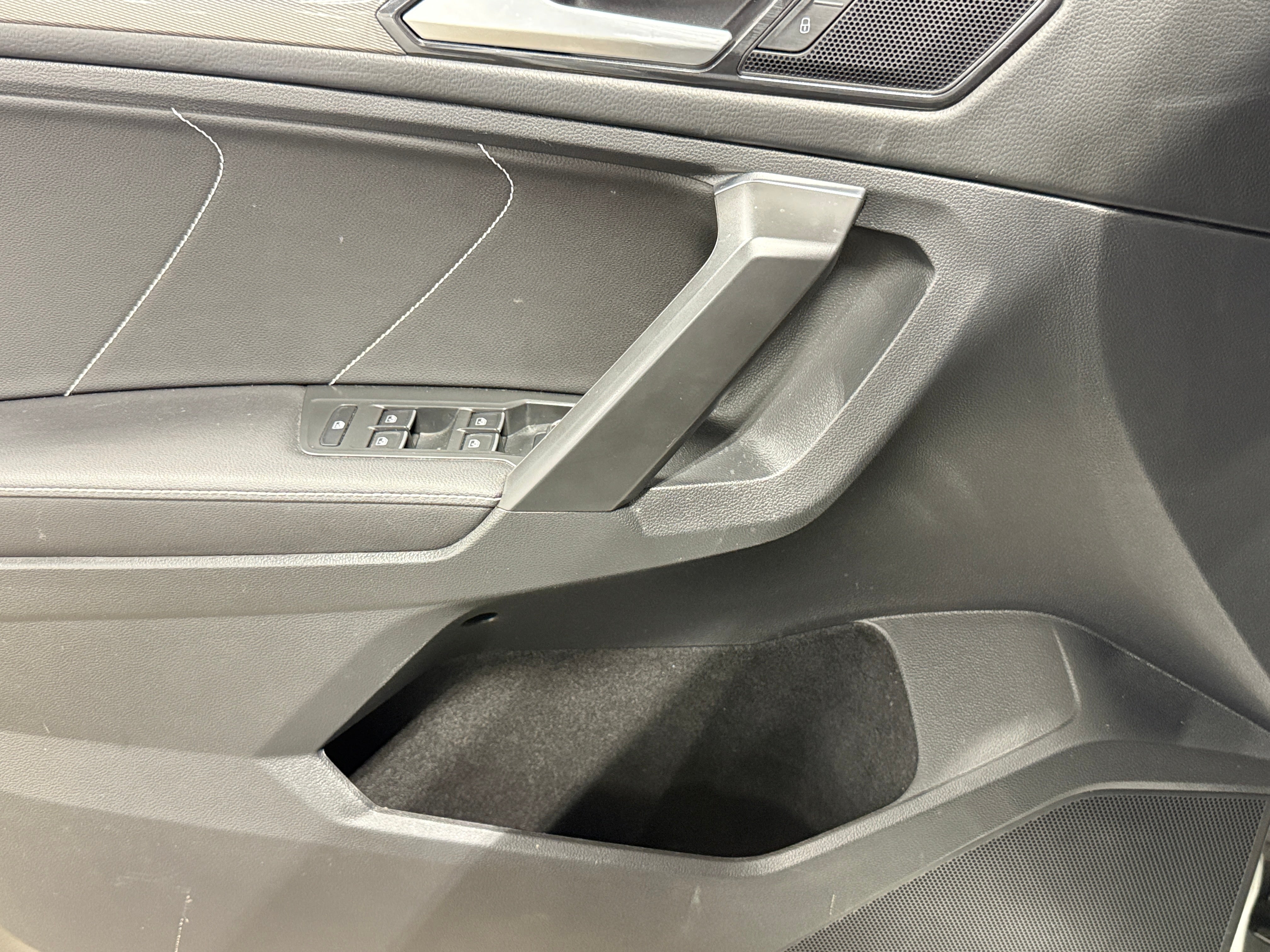 2023 Volkswagen Tiguan - Image 1