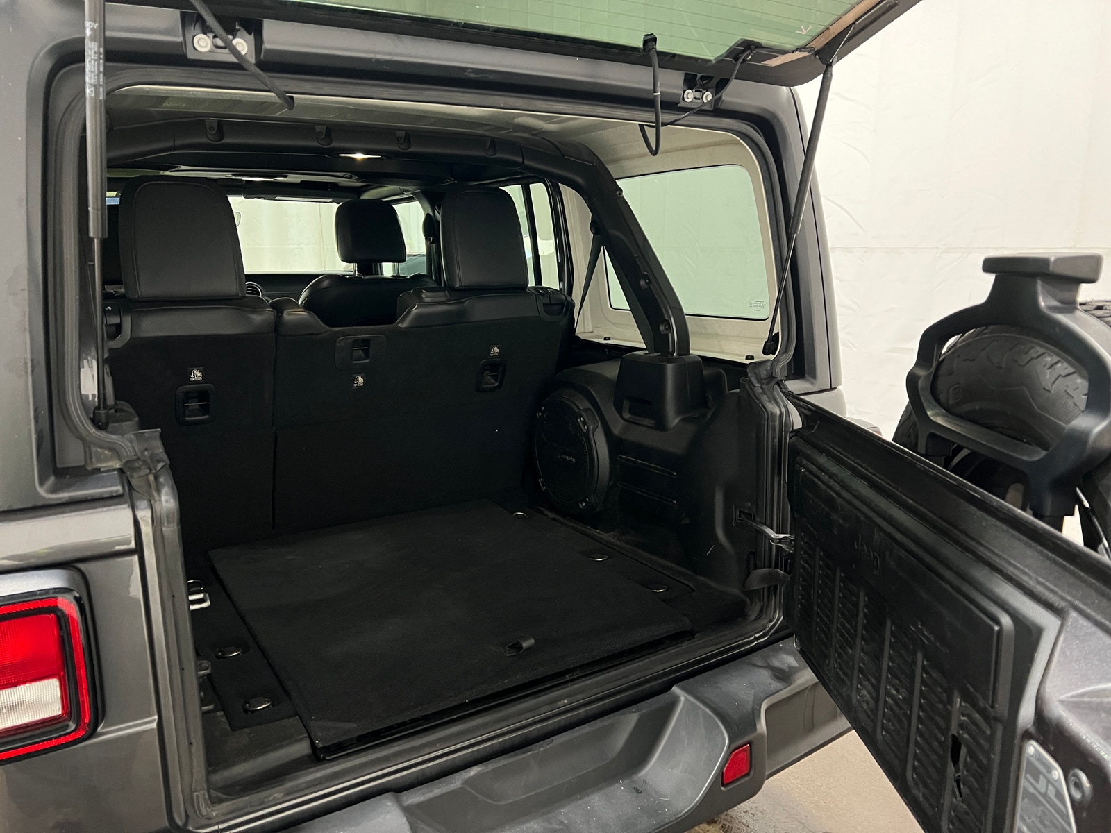 Thumbnail: 2018 Jeep Wrangler - 6