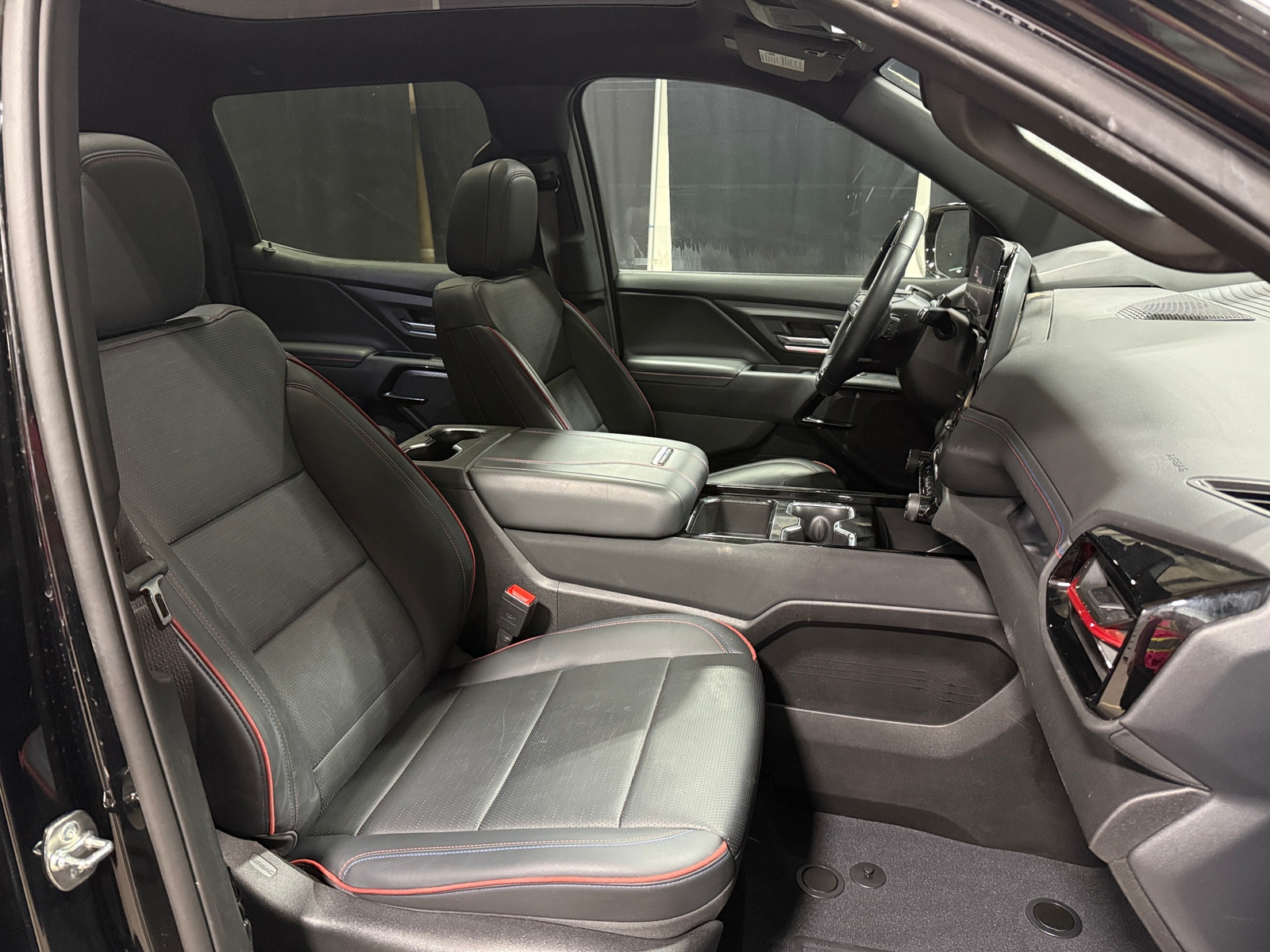 Thumbnail: 2024 Chevrolet Silverado EV - 2