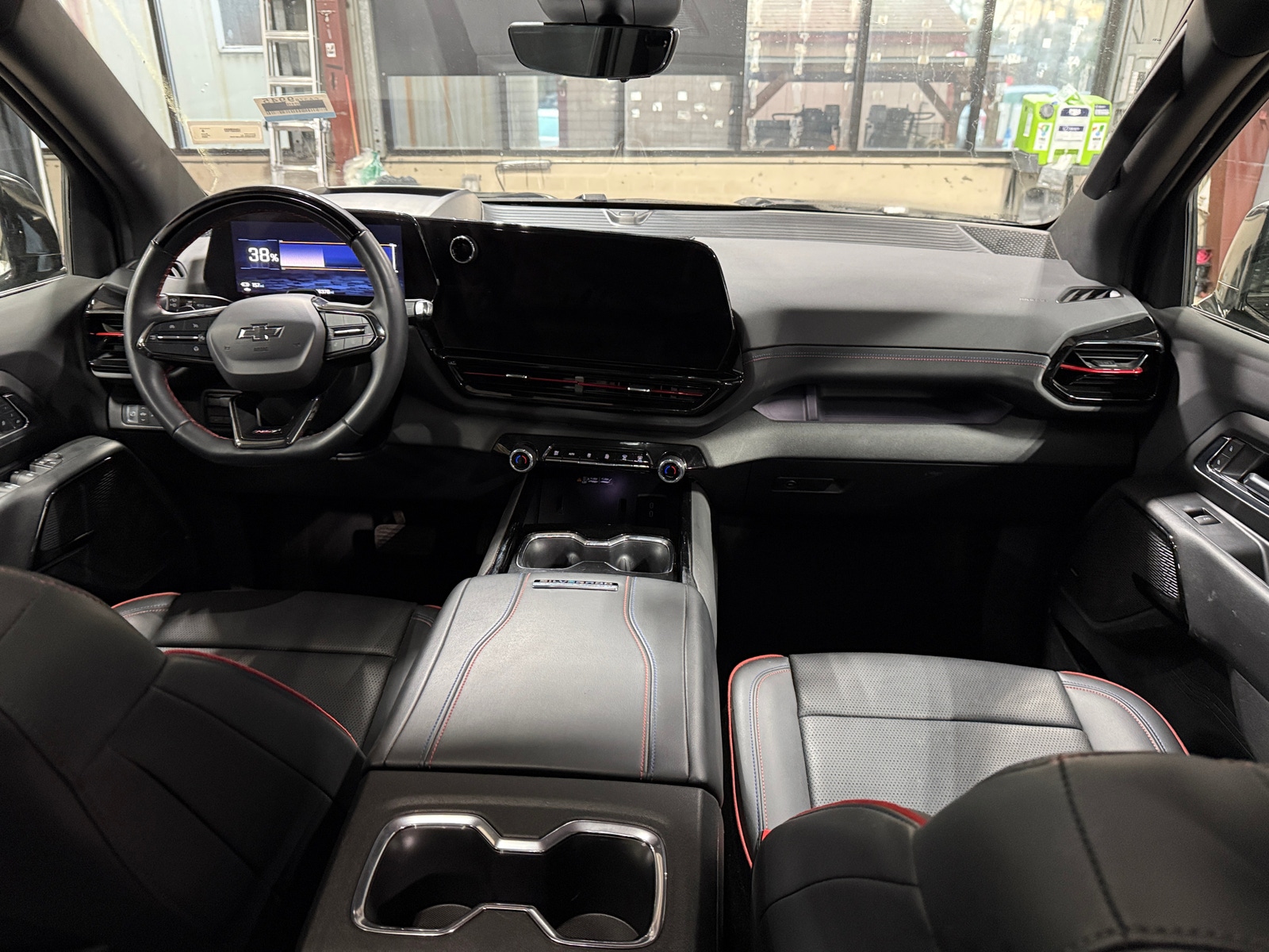 Thumbnail: 2024 Chevrolet Silverado EV - 3