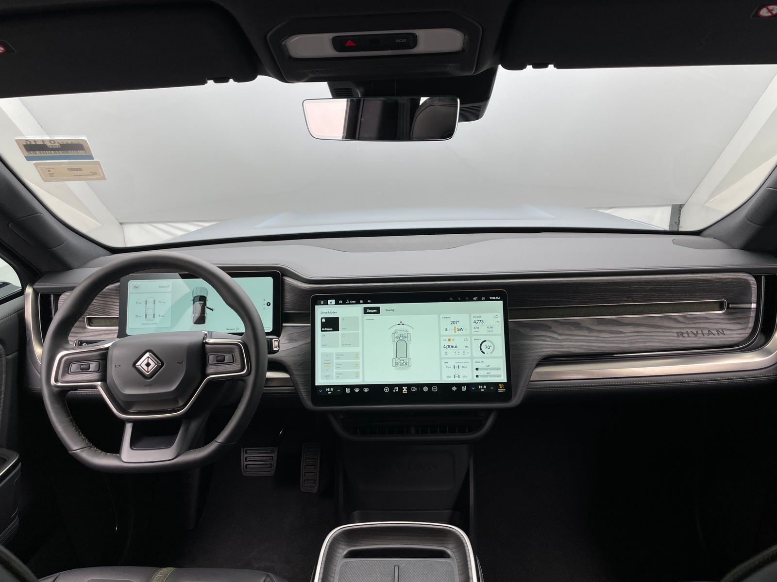 Thumbnail: 2026 Rivian R1S - 2