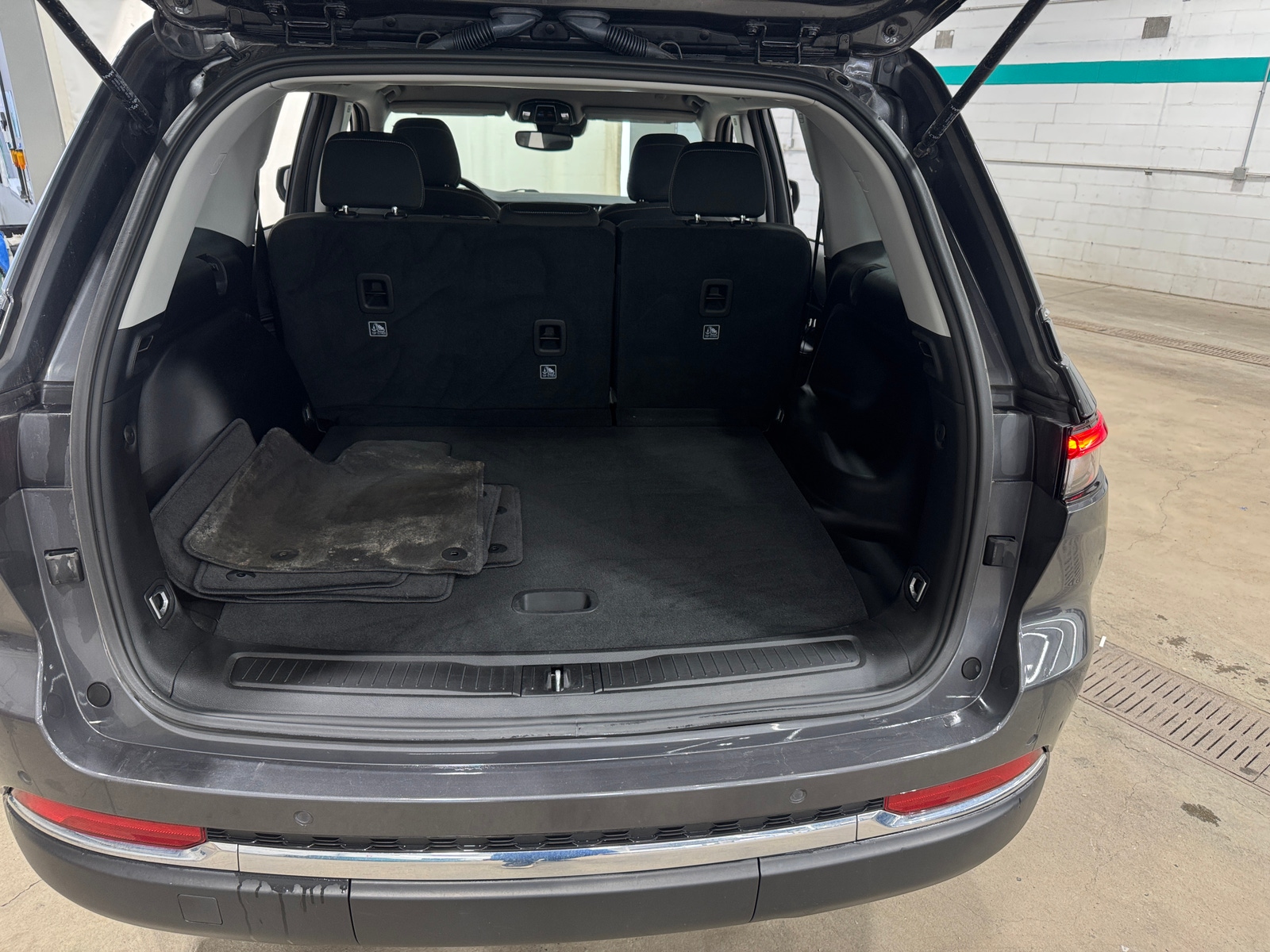 Thumbnail: 2023 Jeep Grand Cherokee - 7