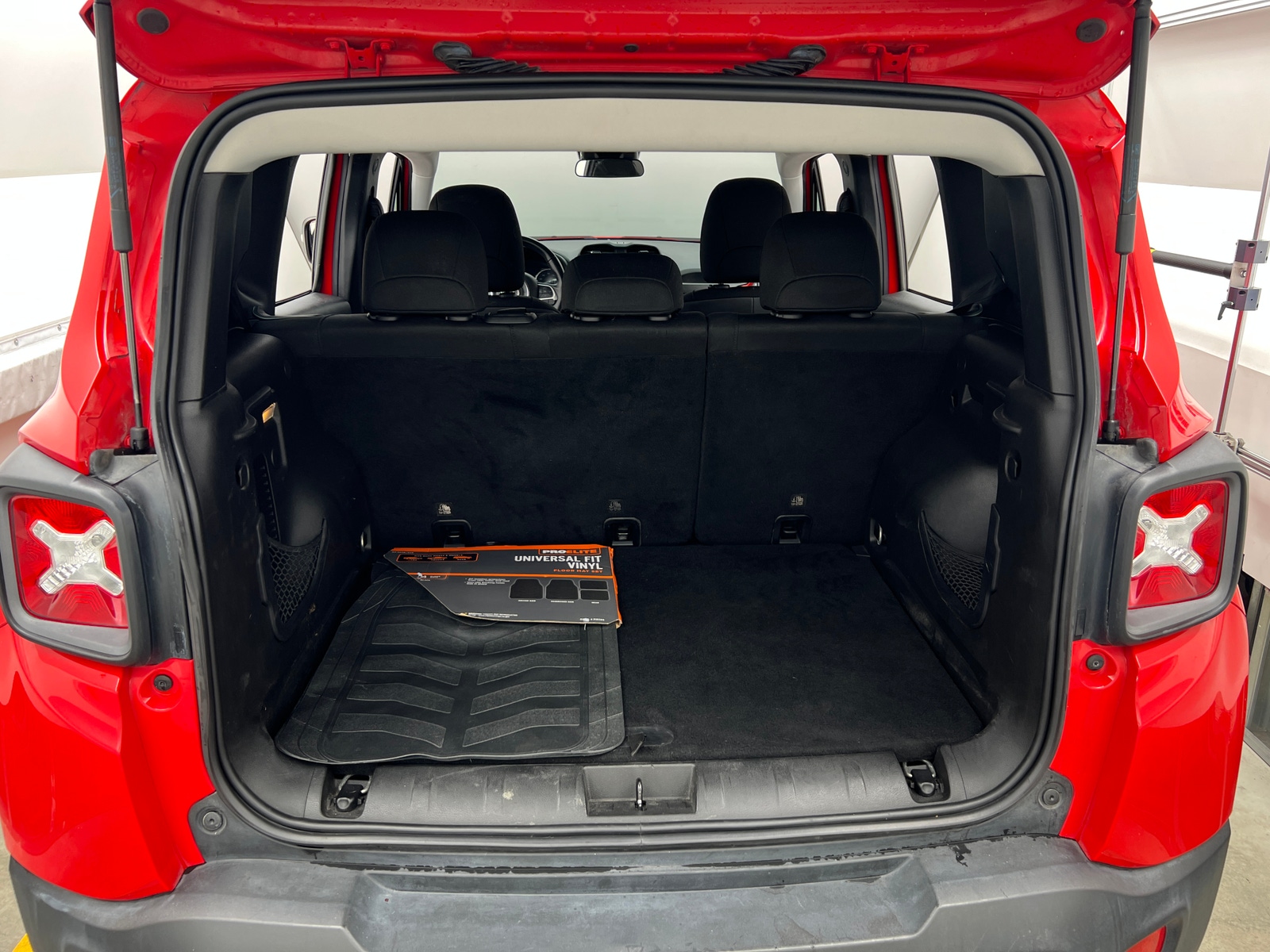 Thumbnail: 2018 Jeep Renegade - 7