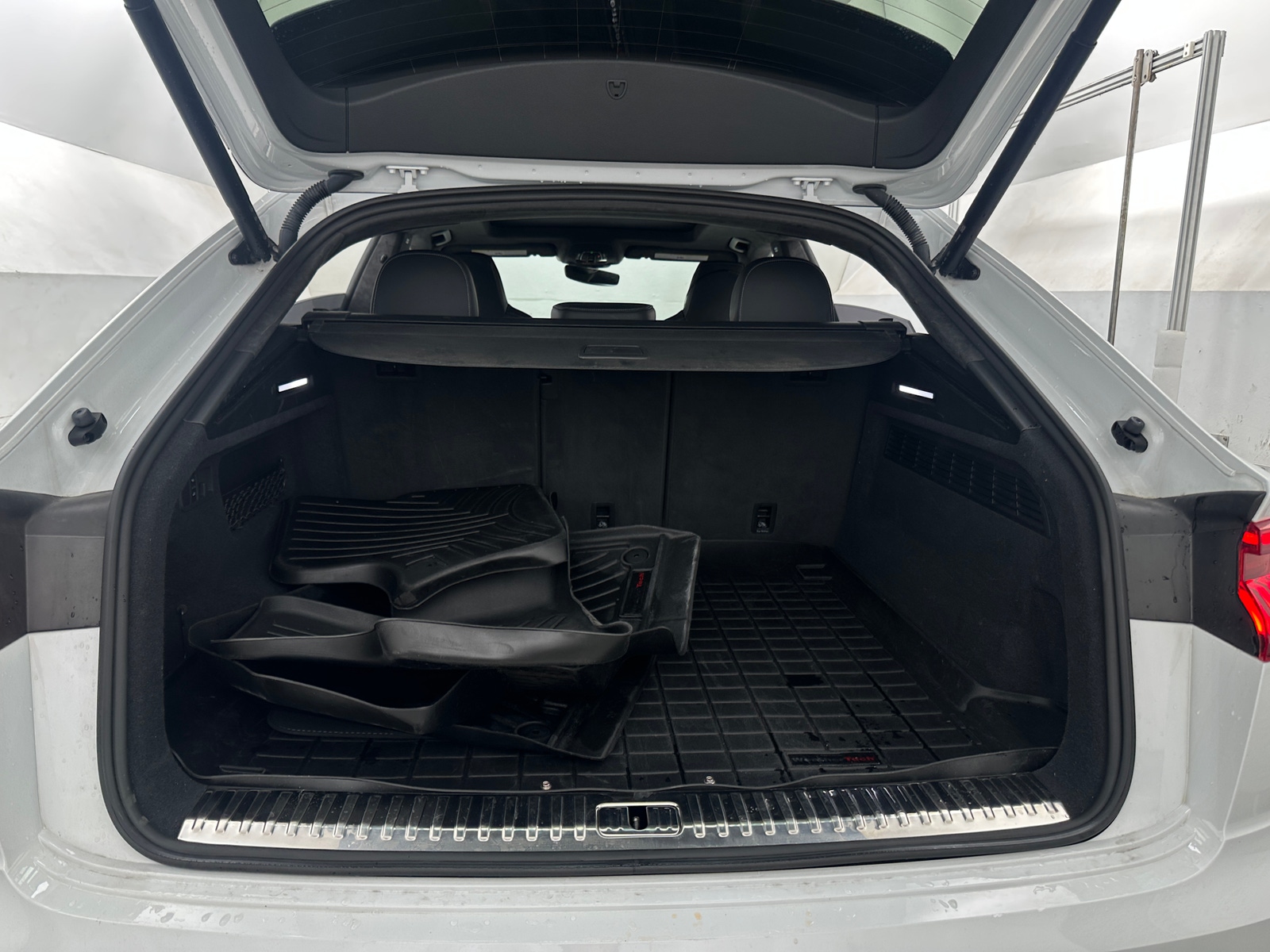 Thumbnail: 2021 Audi SQ8 - 6