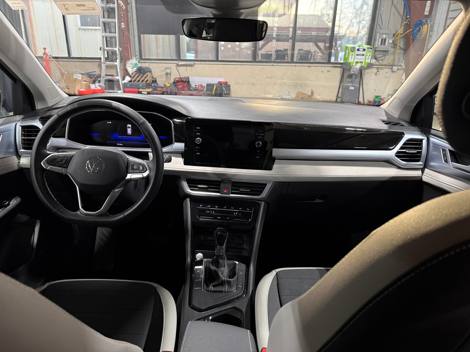 Thumbnail: 2025 Volkswagen Taos - 2