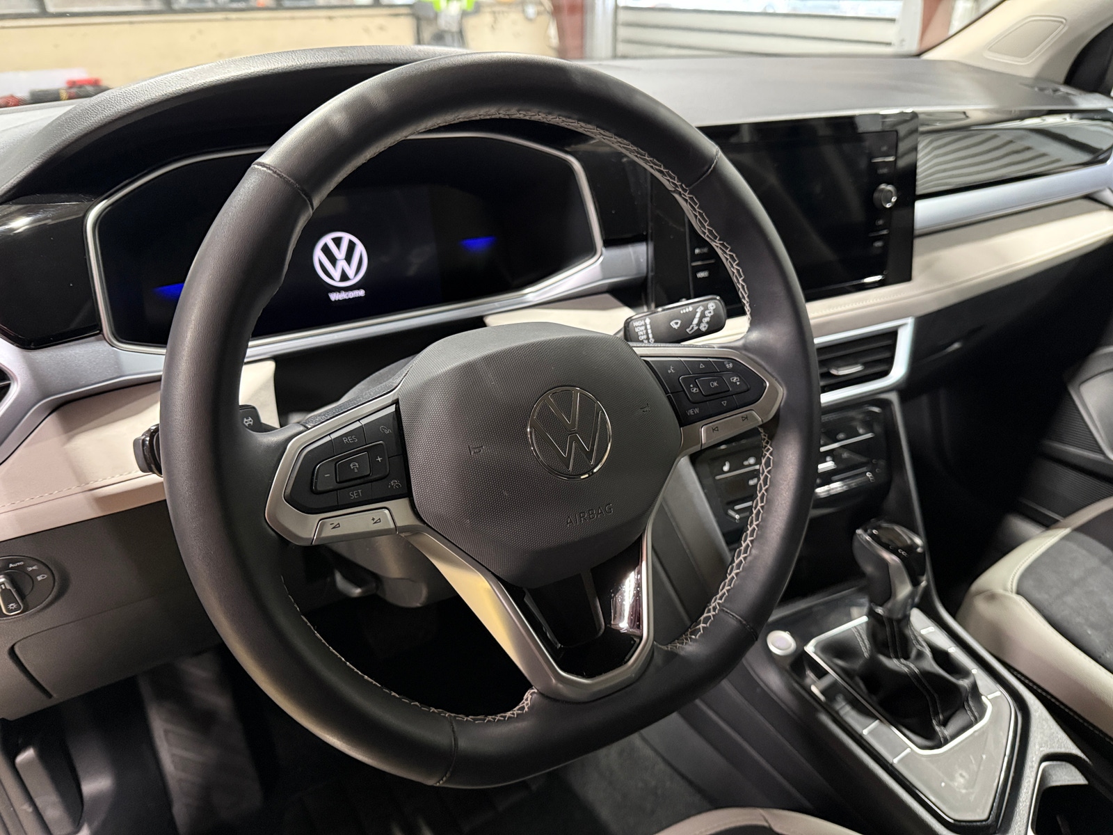 Thumbnail: 2025 Volkswagen Taos - 4