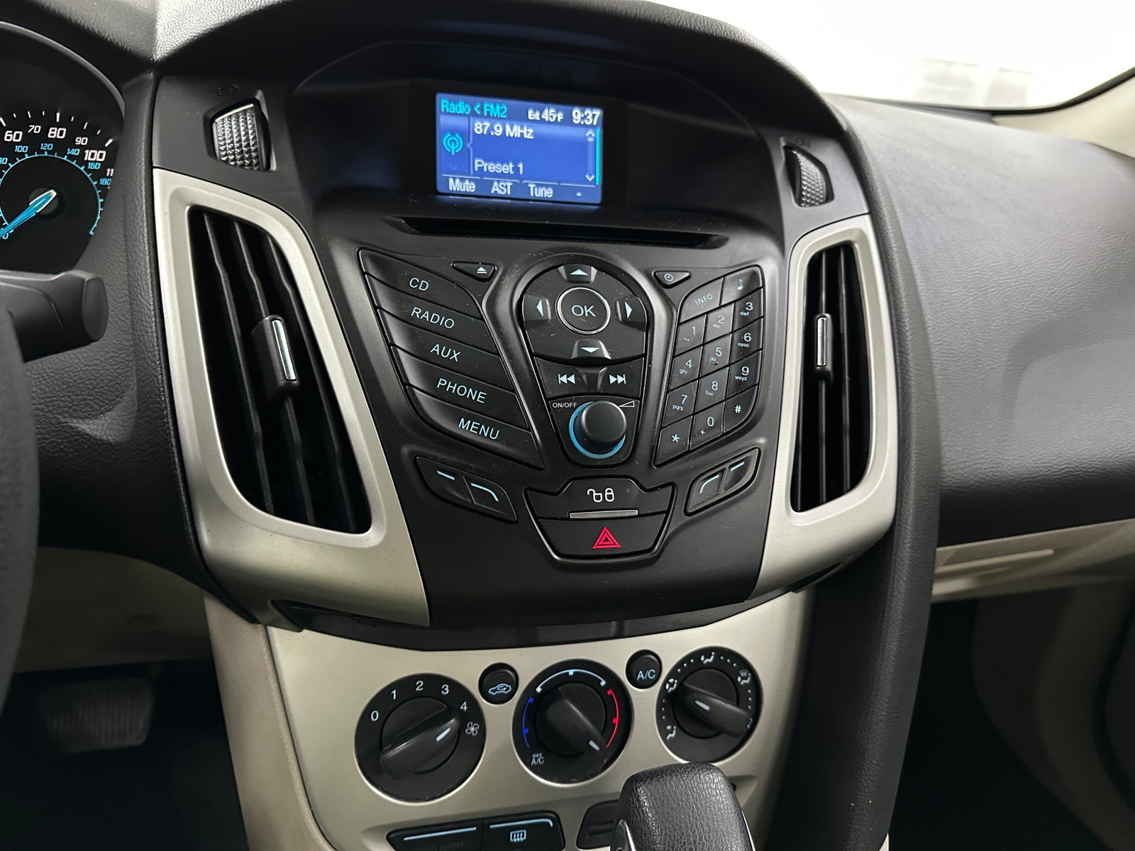 Thumbnail: 2012 Ford Focus - 4