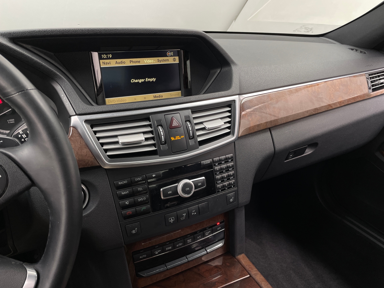 Thumbnail: 2012 Mercedes-Benz E-Class - 3