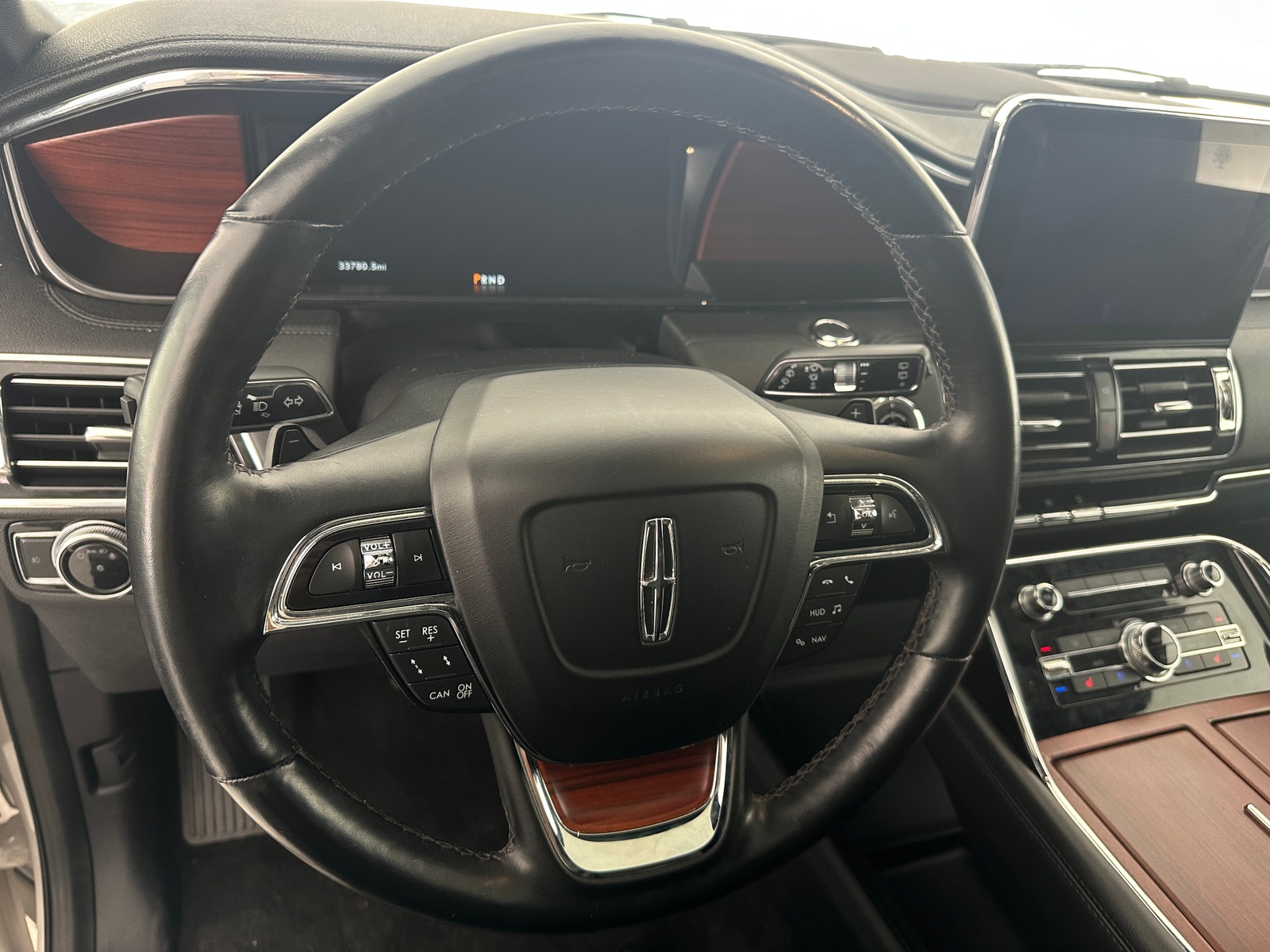 Thumbnail: 2021 Lincoln Navigator L - 4