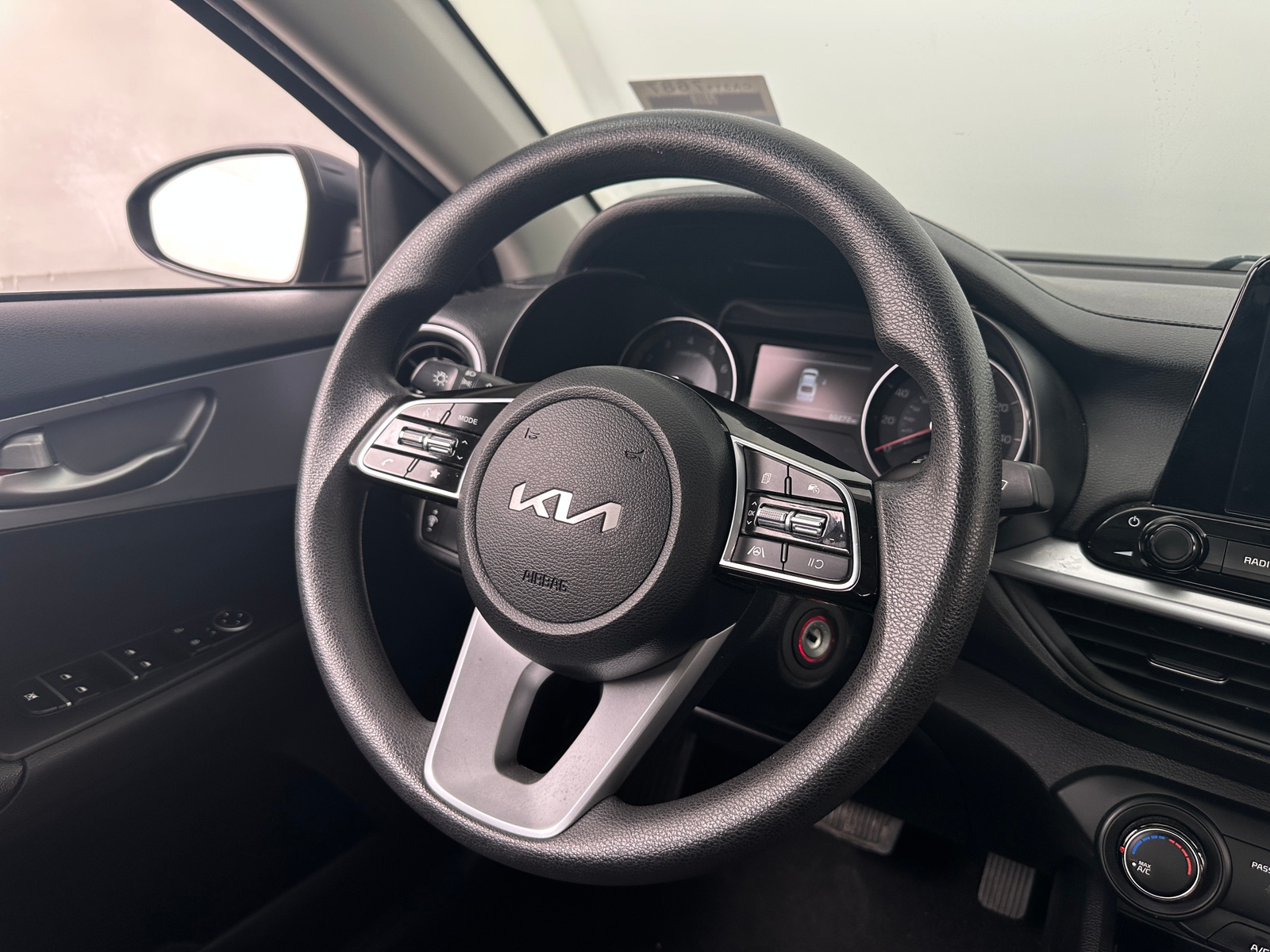 Thumbnail: 2023 Kia Forte - 5