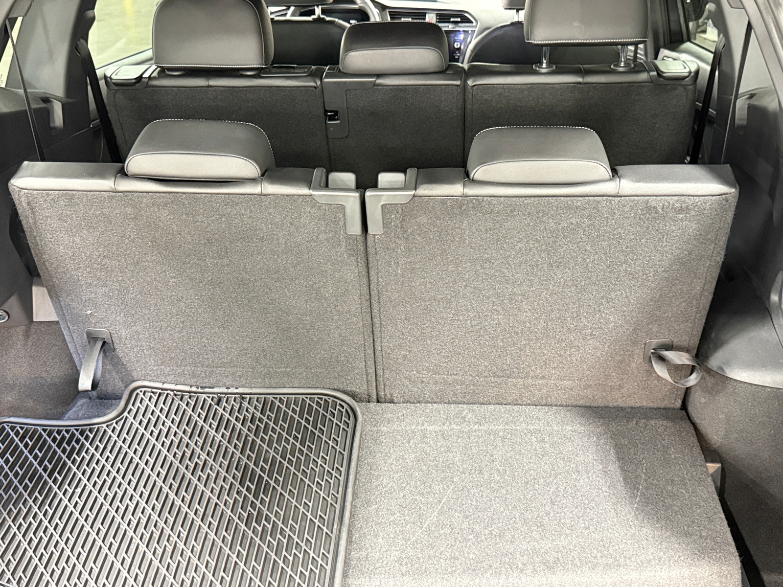 Thumbnail: 2022 Volkswagen Tiguan - 6