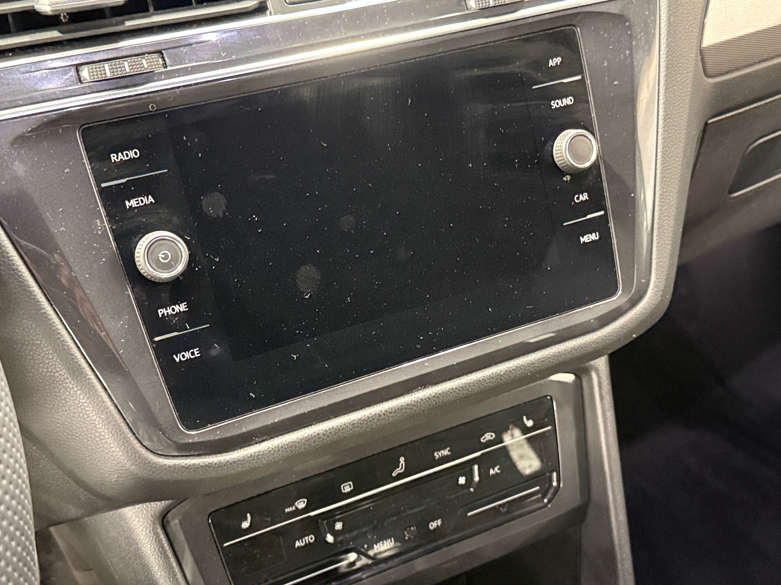 Thumbnail: 2022 Volkswagen Tiguan - 3